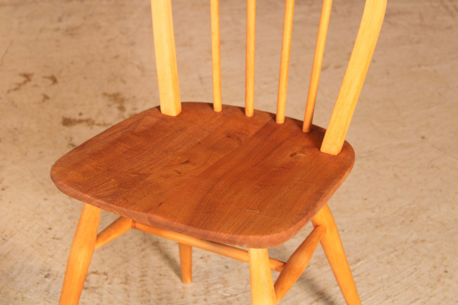 photo furniture Set Of 3 Of Mid Century Ercol Model 400 Chairs Made In Elm And Beech Circa 1960s