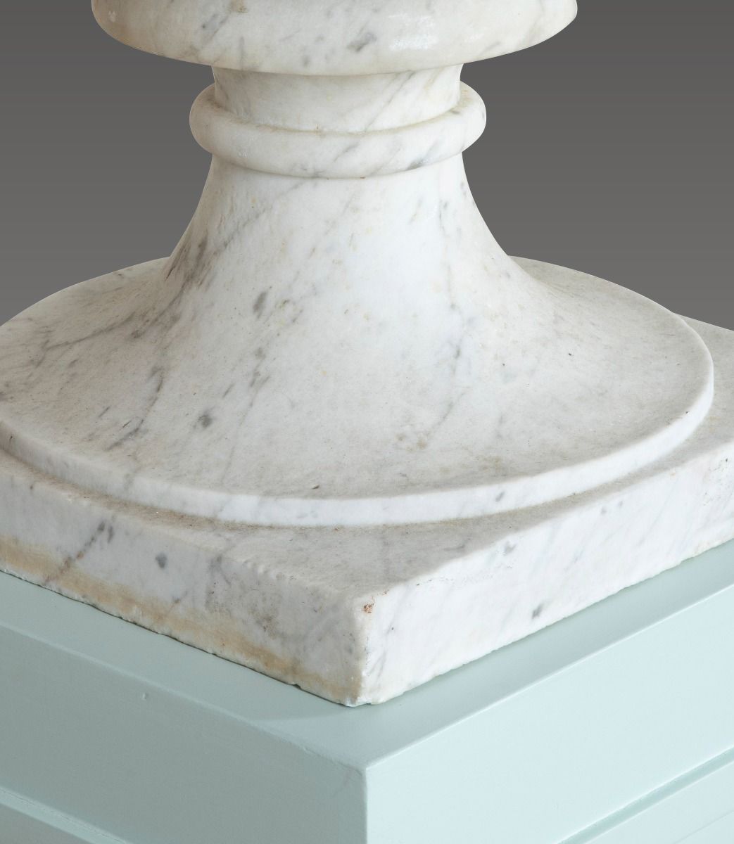Pair Of 19th Century Italian Marble Tazza Urns photo vinterior