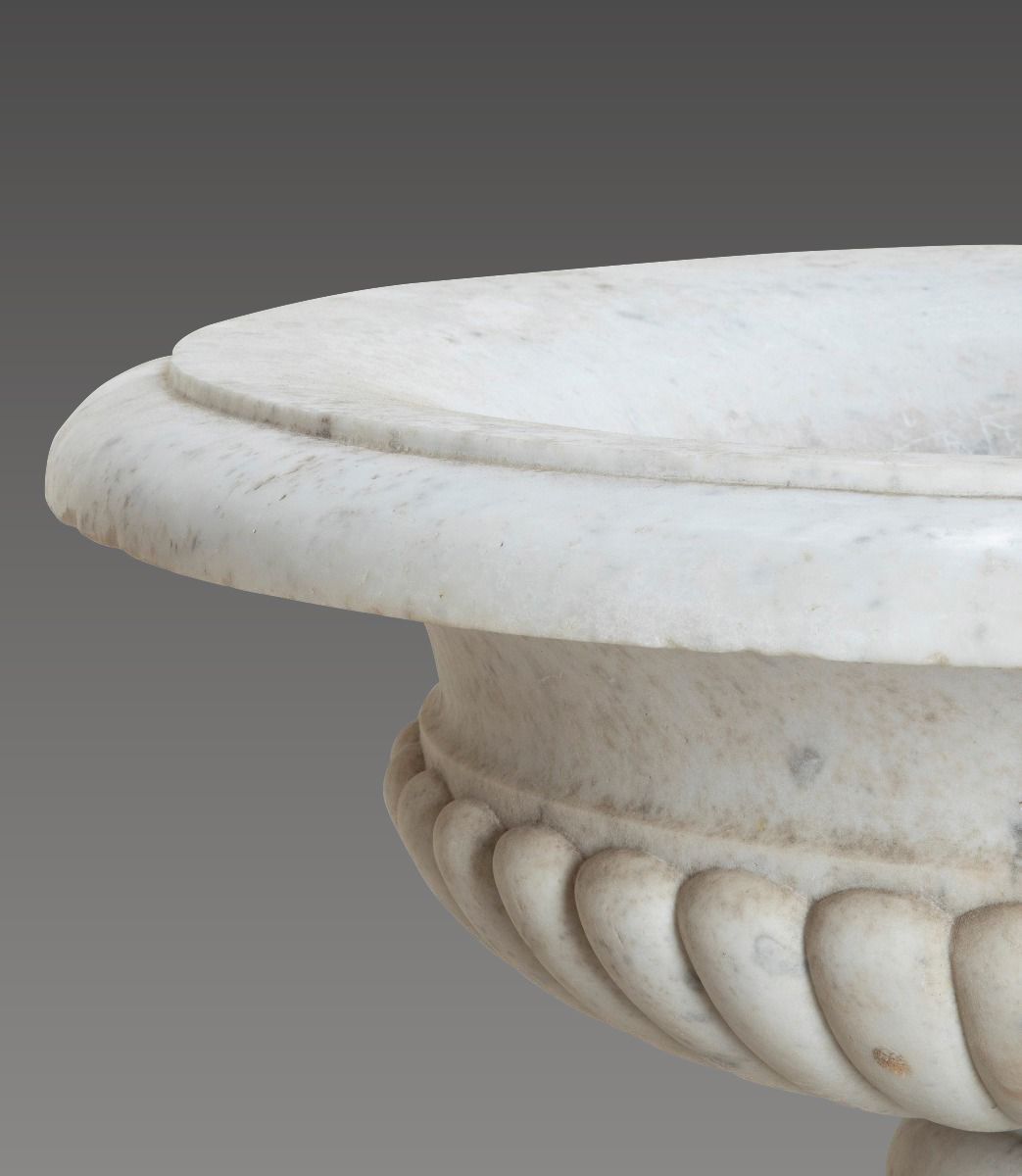 photo vintage Pair Of 19th Century Italian Marble Tazza Urns