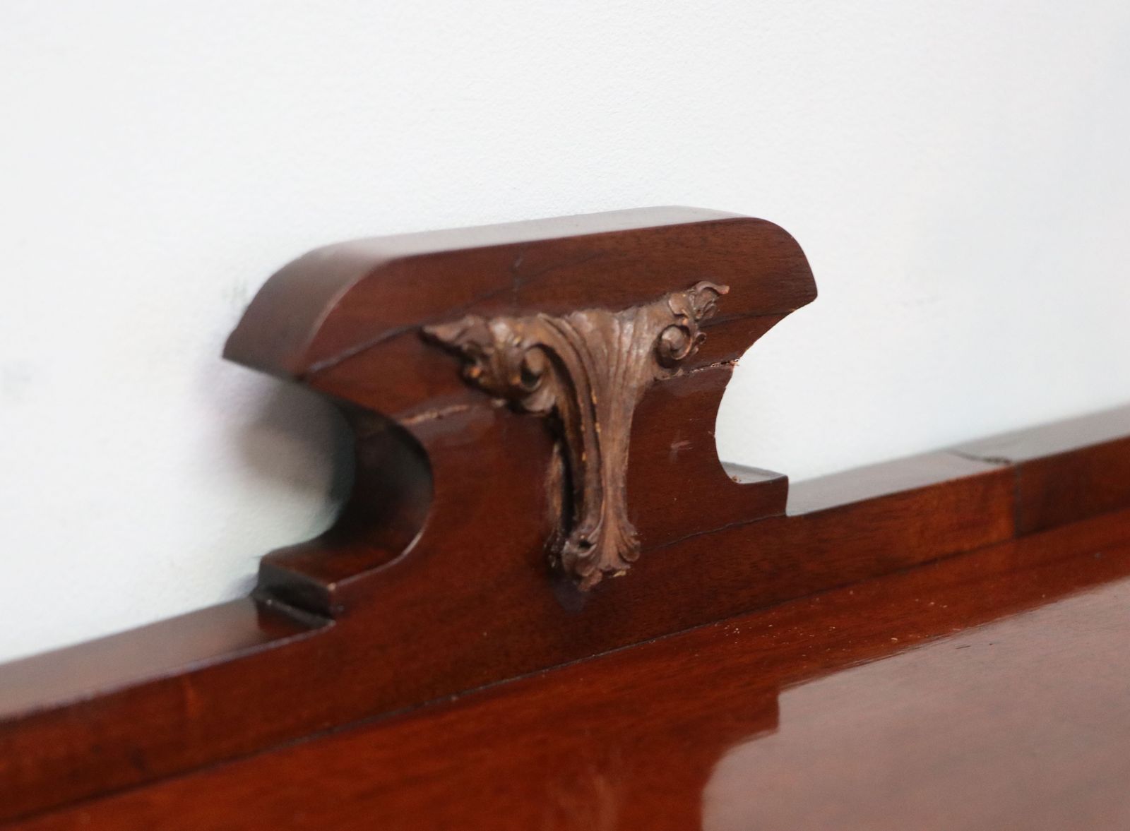 A Top Quality Late 19th Century Solid Mahogany Display Cabinet, Later Hand Sign Written For Robert West Gunsmith. photo vinterior
