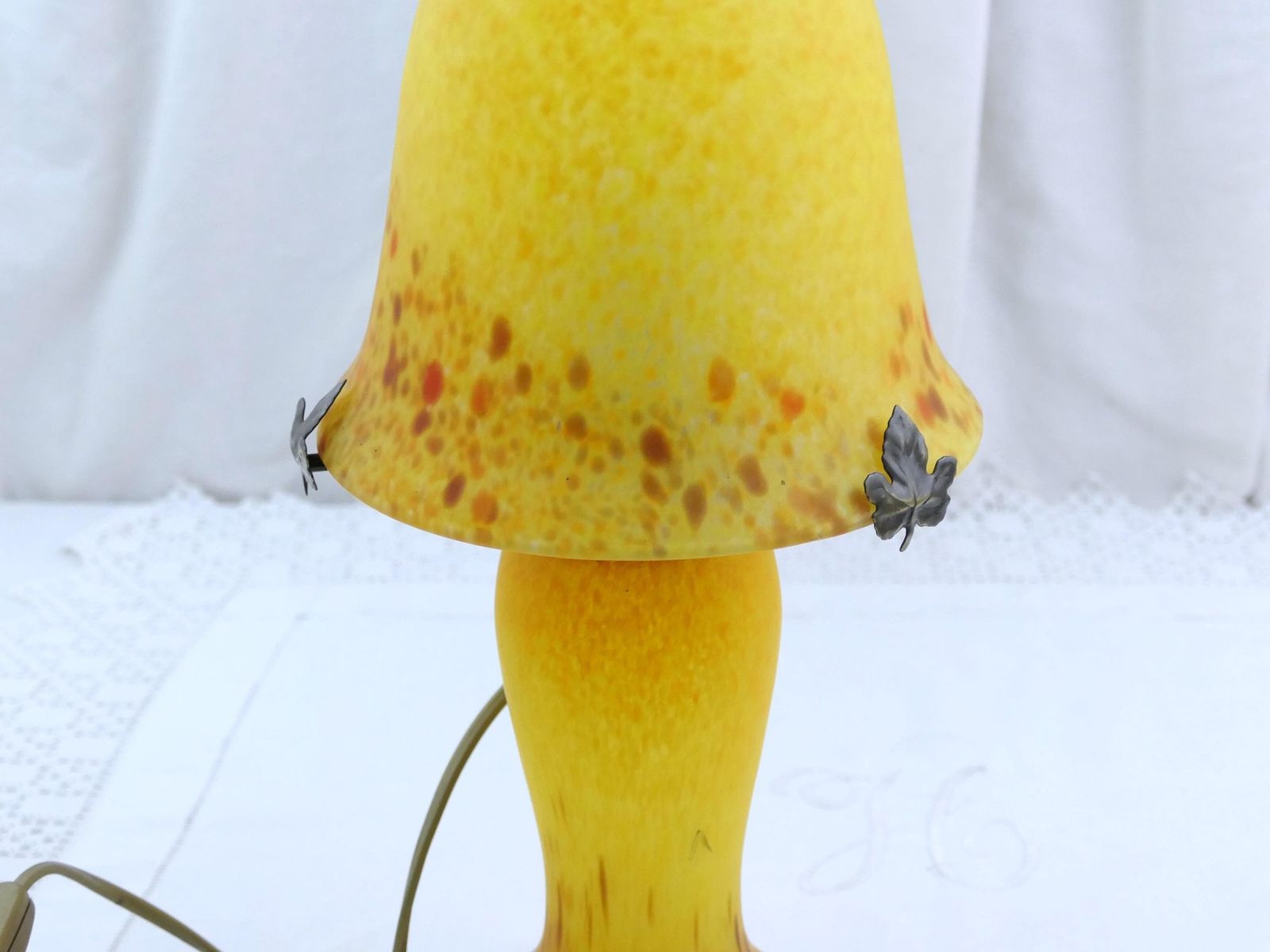 photo vinterior Vintage French Art Deco Style Mushroom Lamp In Colorful Yellow And Red Pressed Glass, Retro 1980s Reproduction Glass Paste Table Light