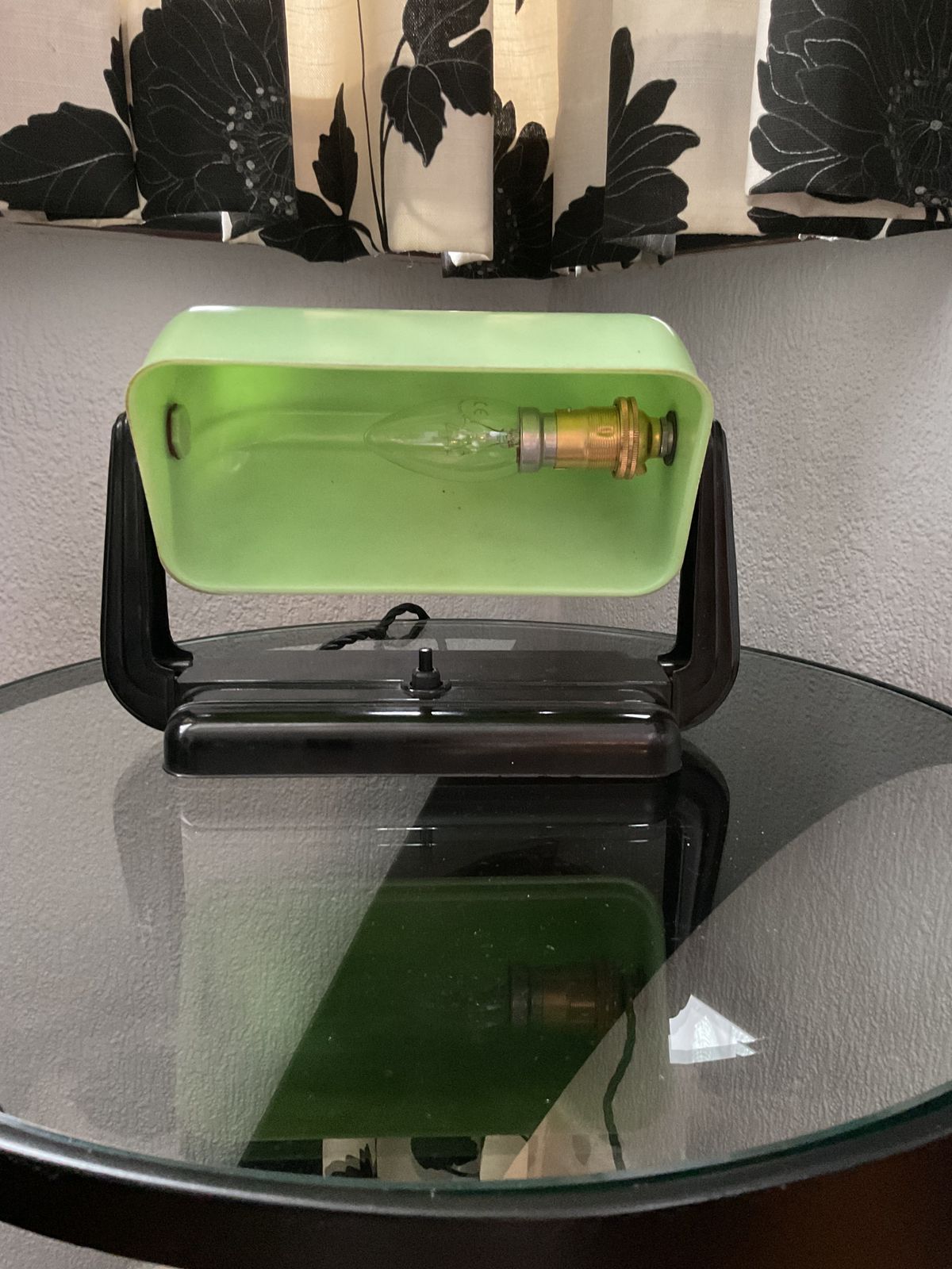 Original 1920s  Bakelite Bankers Lamp photo for sale