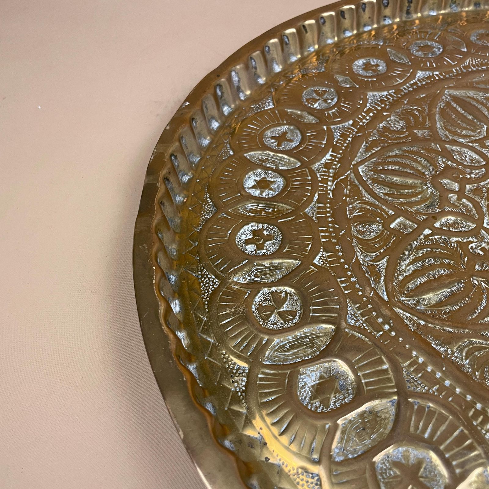 Antique Indian Gold Brass Tea Tray 46.5cm Large Decorative Circle Round Handmade Etched Intricate Vintage Antique Patterned Metal Circular photo buy