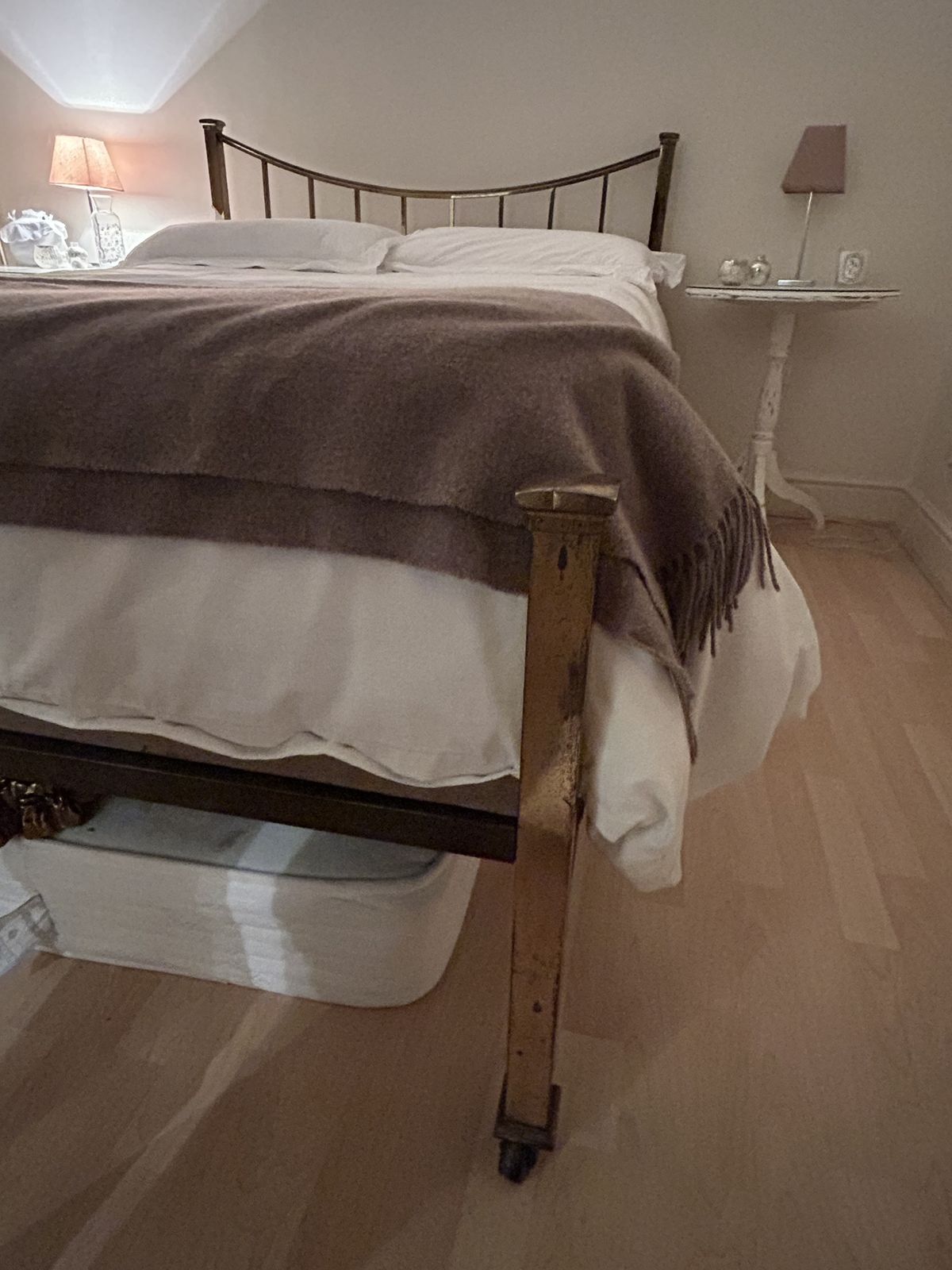 photo vinterior Antique Brass Double Bed And Mattress