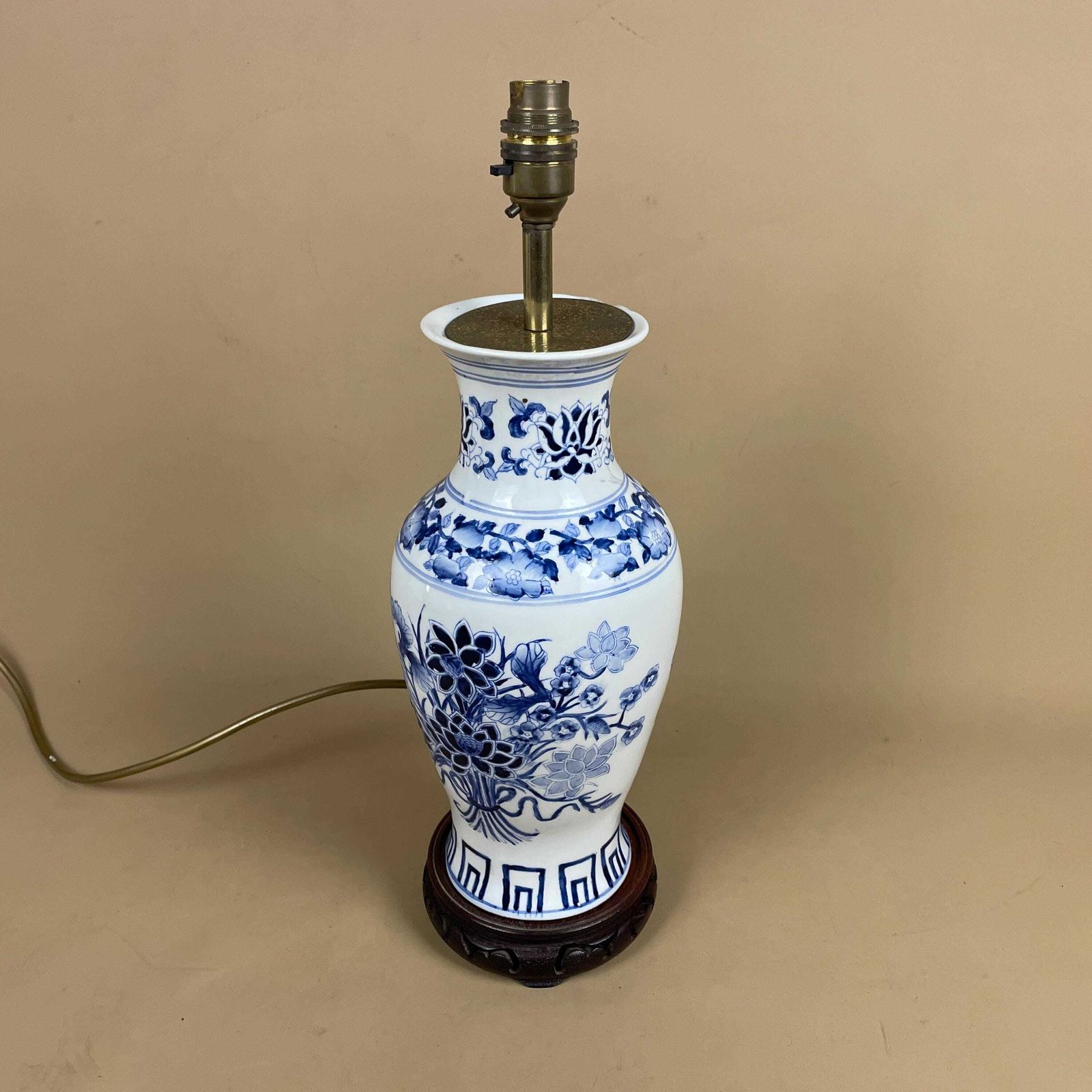 Oriental Ceramic Lamp Blue White Ginger Jar Hand Painted Floral Vintage Porcelain Table Lamp Classic Chinoiserie Ornate Pattern Wood Base photo furniture