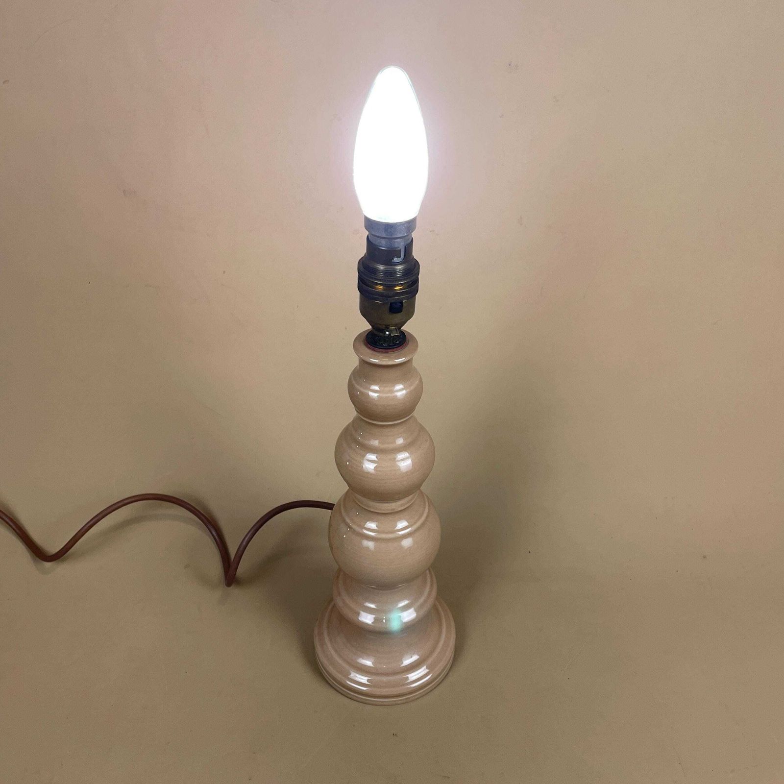 photo furniture Ceramic Lamp Light Bedside Table Bauble Round Vase Beige Heavy Light Antique Brass Gold Trims Medium Vintage Bulbous Shape Stacked