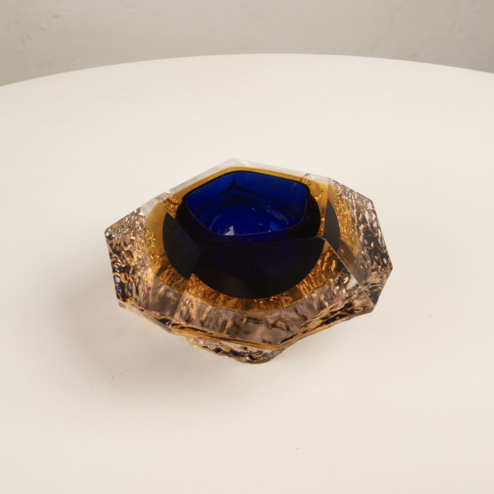 photo buy Sculptural Ashtray In Submerged Glass By Gianfranco Mandruzzato, Murano, 1970