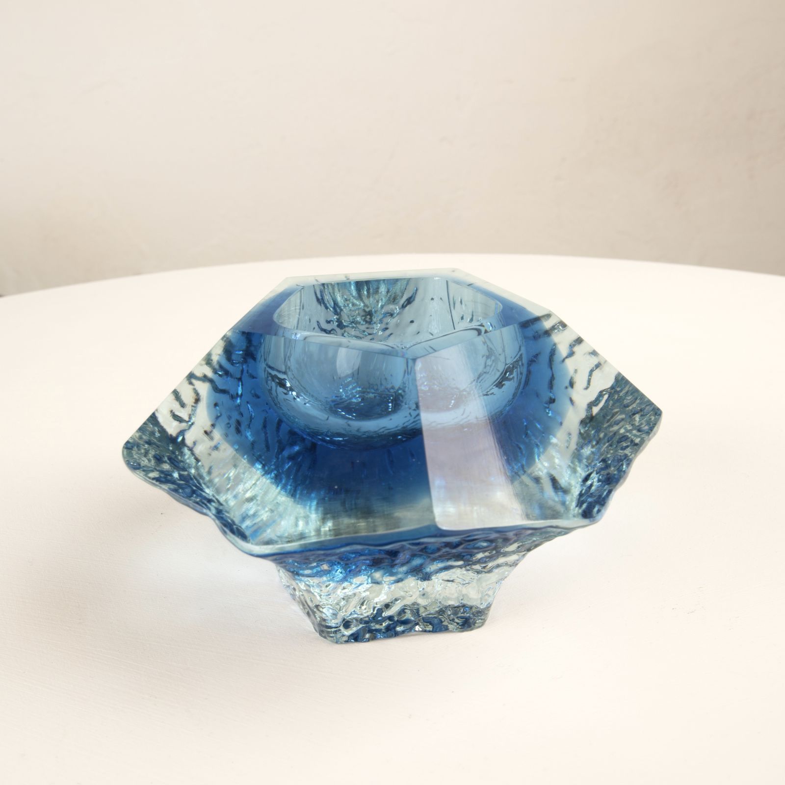 Sculptural Ashtray In Submerged Glass By Gianfranco Mandruzzato, Murano photo vinterior
