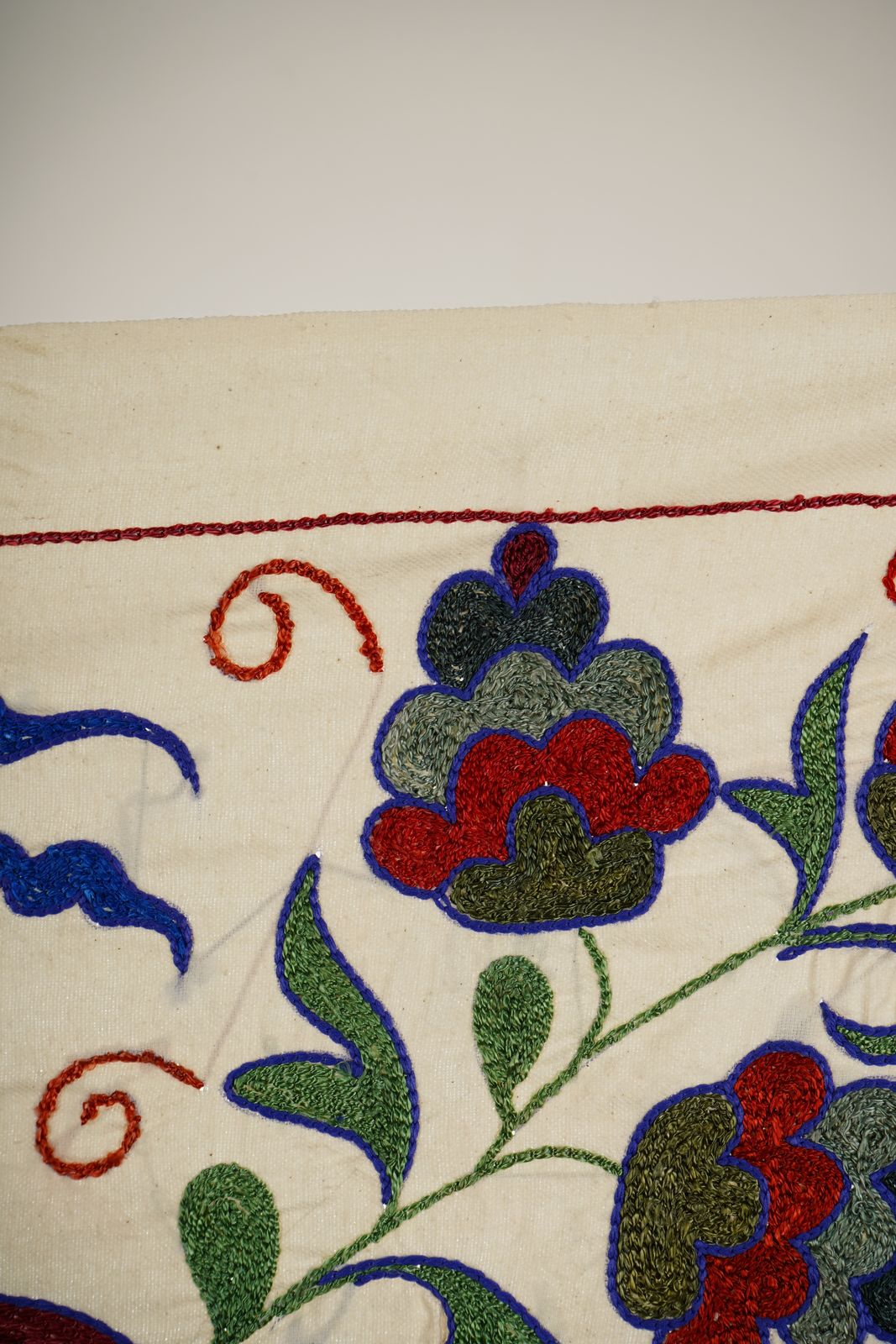 Decorative Suzani Embroidered Cotton Cloth – Featuring Traditional Bird And Floral Designs 1'5'' X 2'9'' photo vinterior