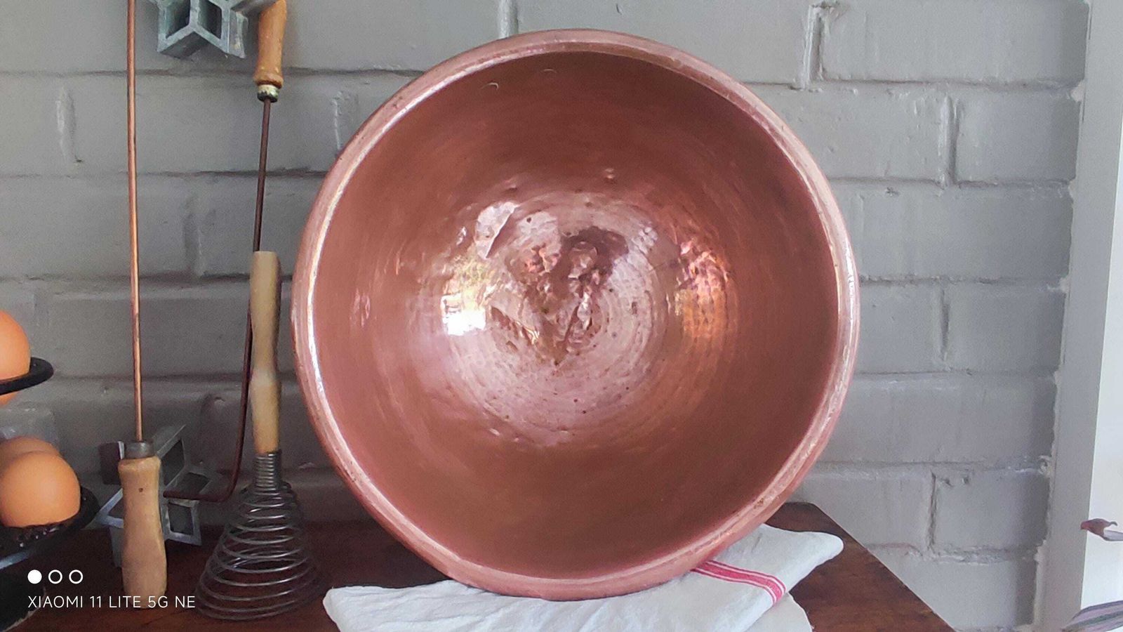 Antique Heavy Copper French Egg Omelette Mixing Whisking Bowl, Large Cul De Poule photo vintage