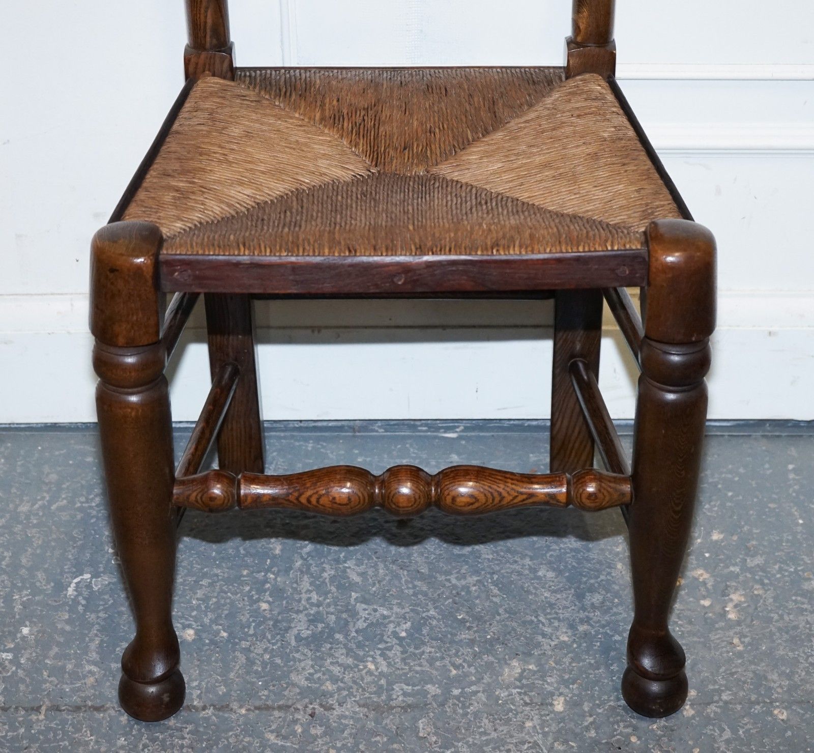 photo vintage Set Of Six English Antique Circa 1910 Ladderback Rush Seat Dining Chairs
