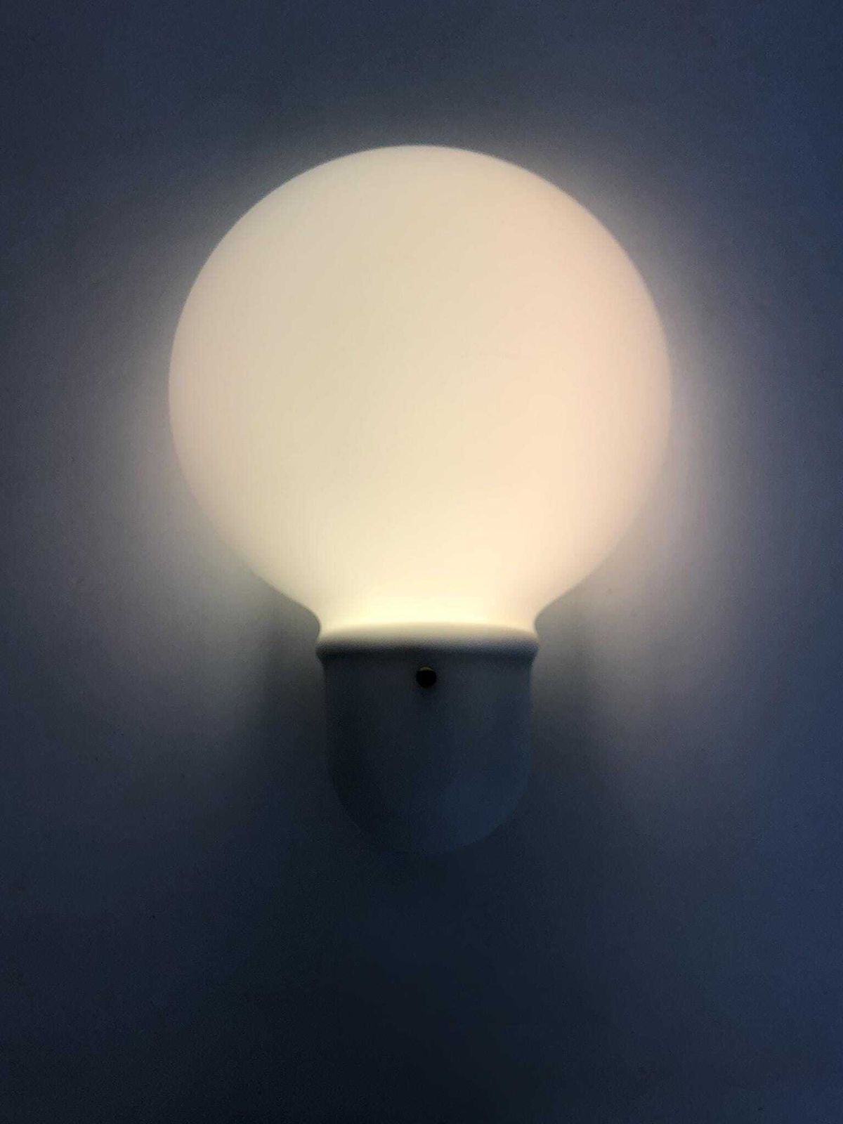 Groot paar vintage Italiaanse wandlampen in gloeilamvorm. Nfs Lamp photo furniture