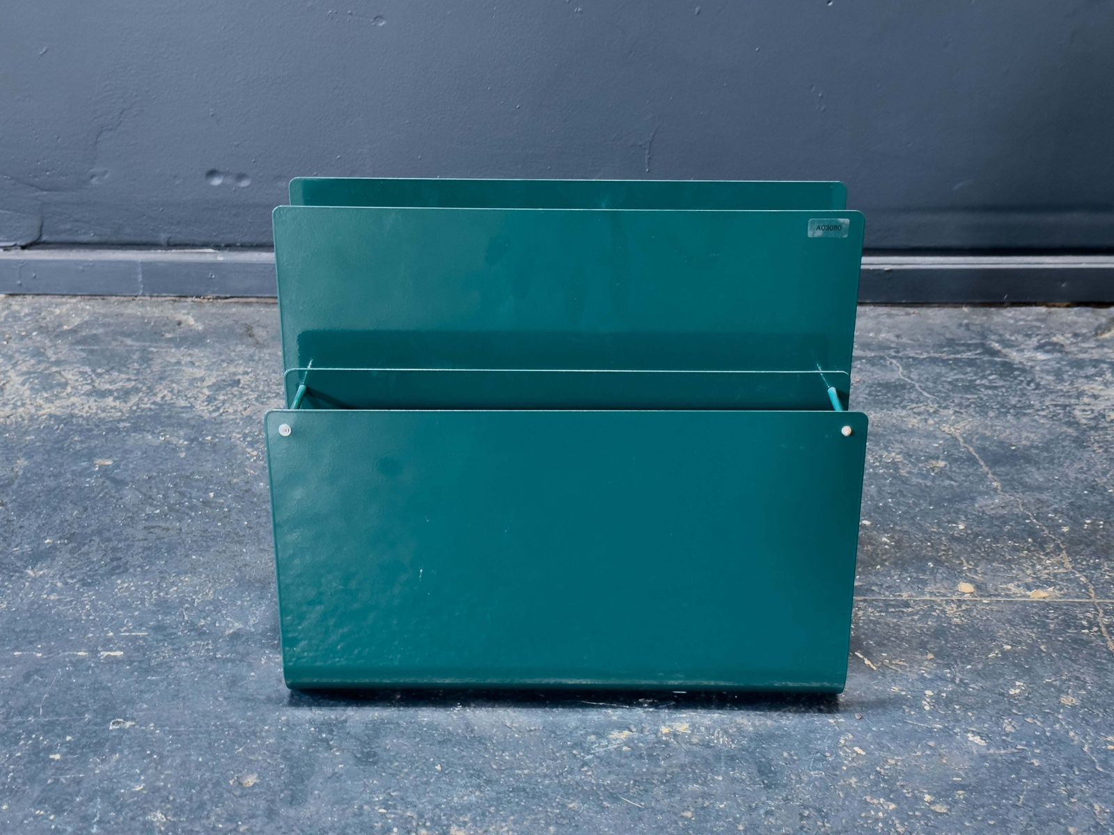 Teal Metal Magazine Rack photo vinterior