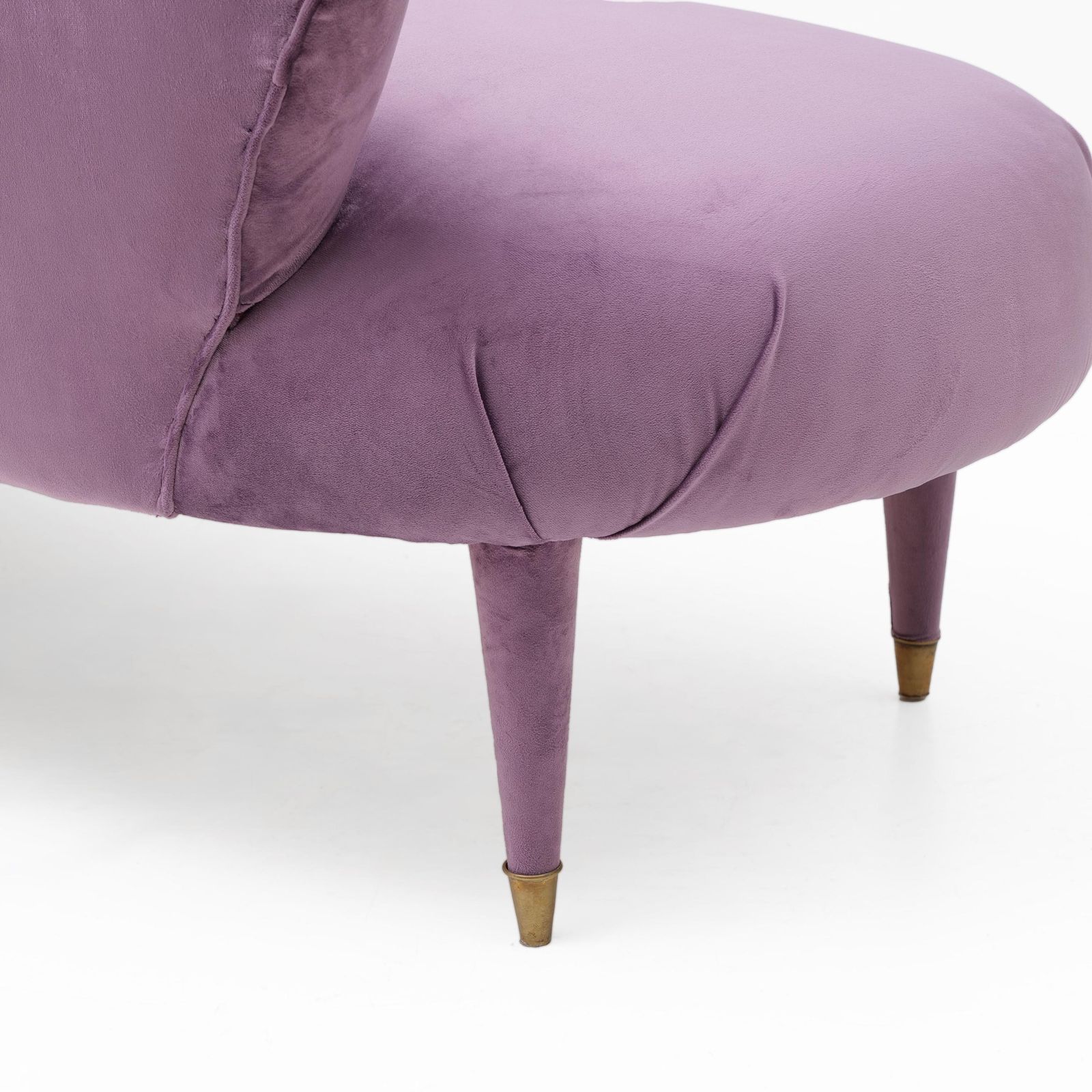 photo furniture Italian Mid Century Style Dormeuse In Mauve Velvet With Brass Feet