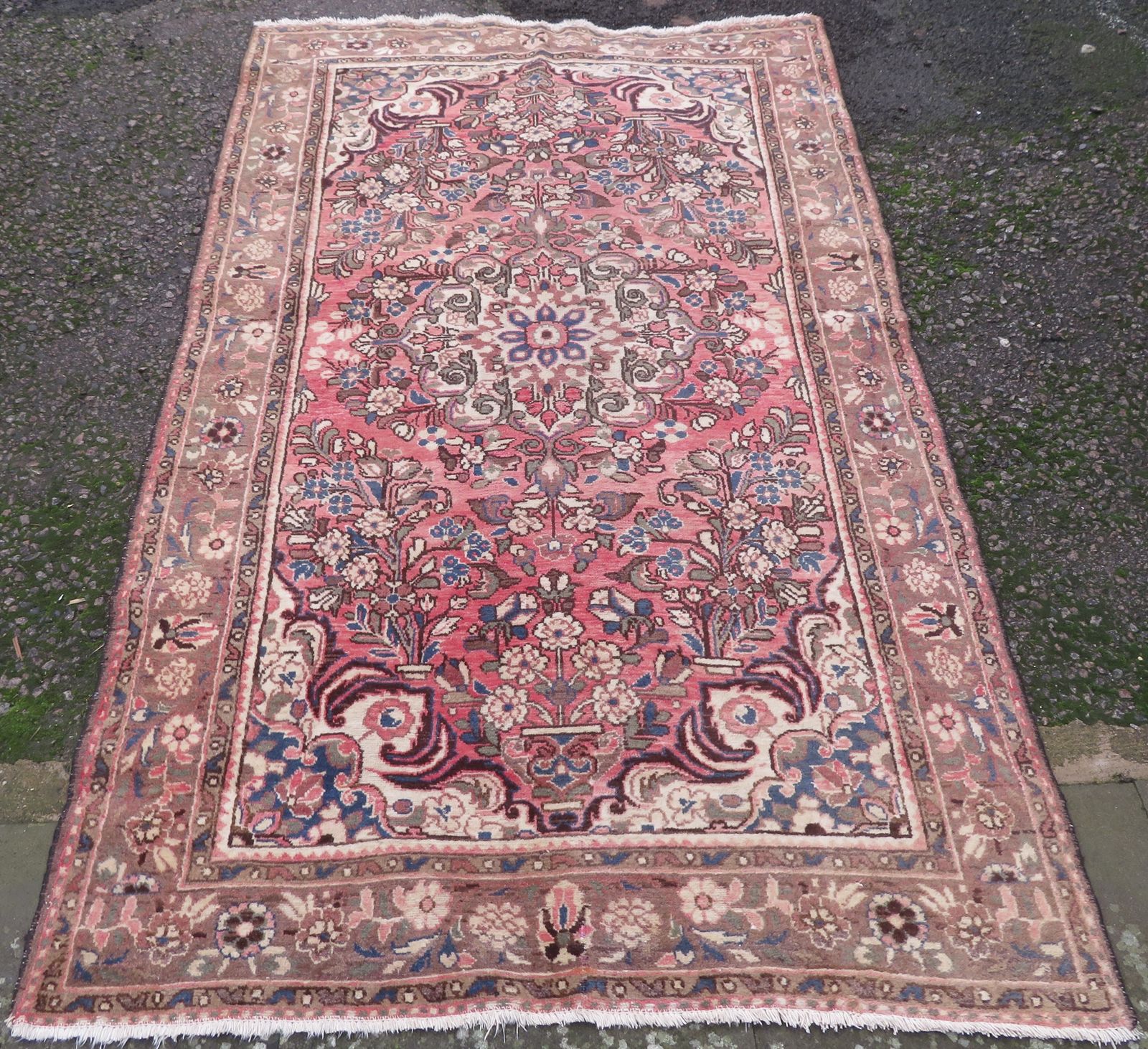 Large Hamadan Rug. 260cm X 153cm. Pretty Pink Ground photo furniture