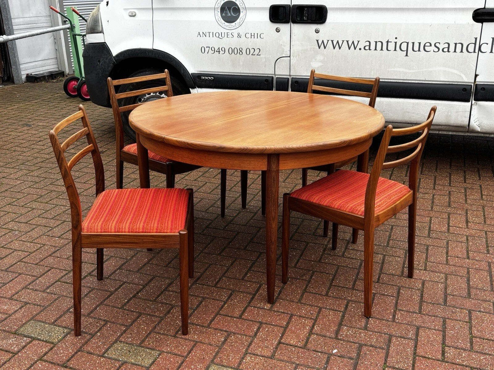 Mid Century G Plan Circular Extending Dining Table & 4 G Plan Dining Chairs photo 1145.0