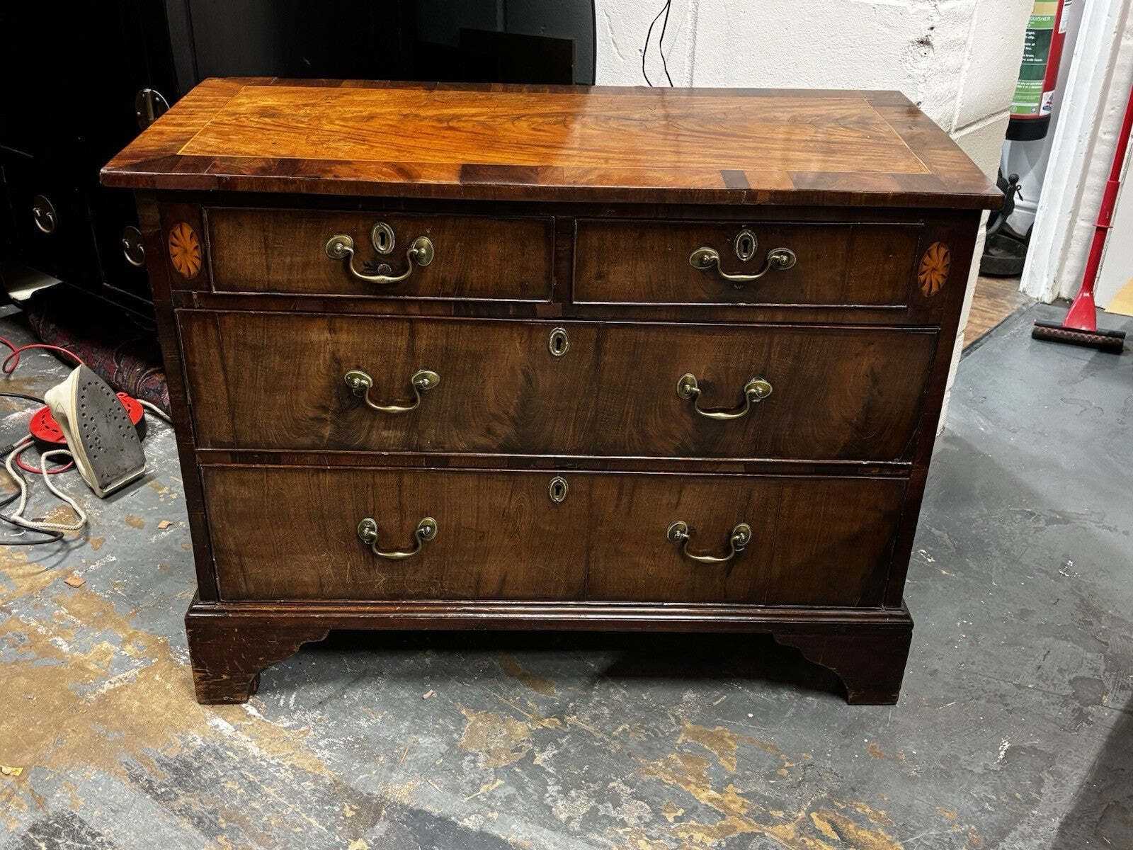 995.0 Georgian Walnut & Mahogany Chest Of Drawers. photo
