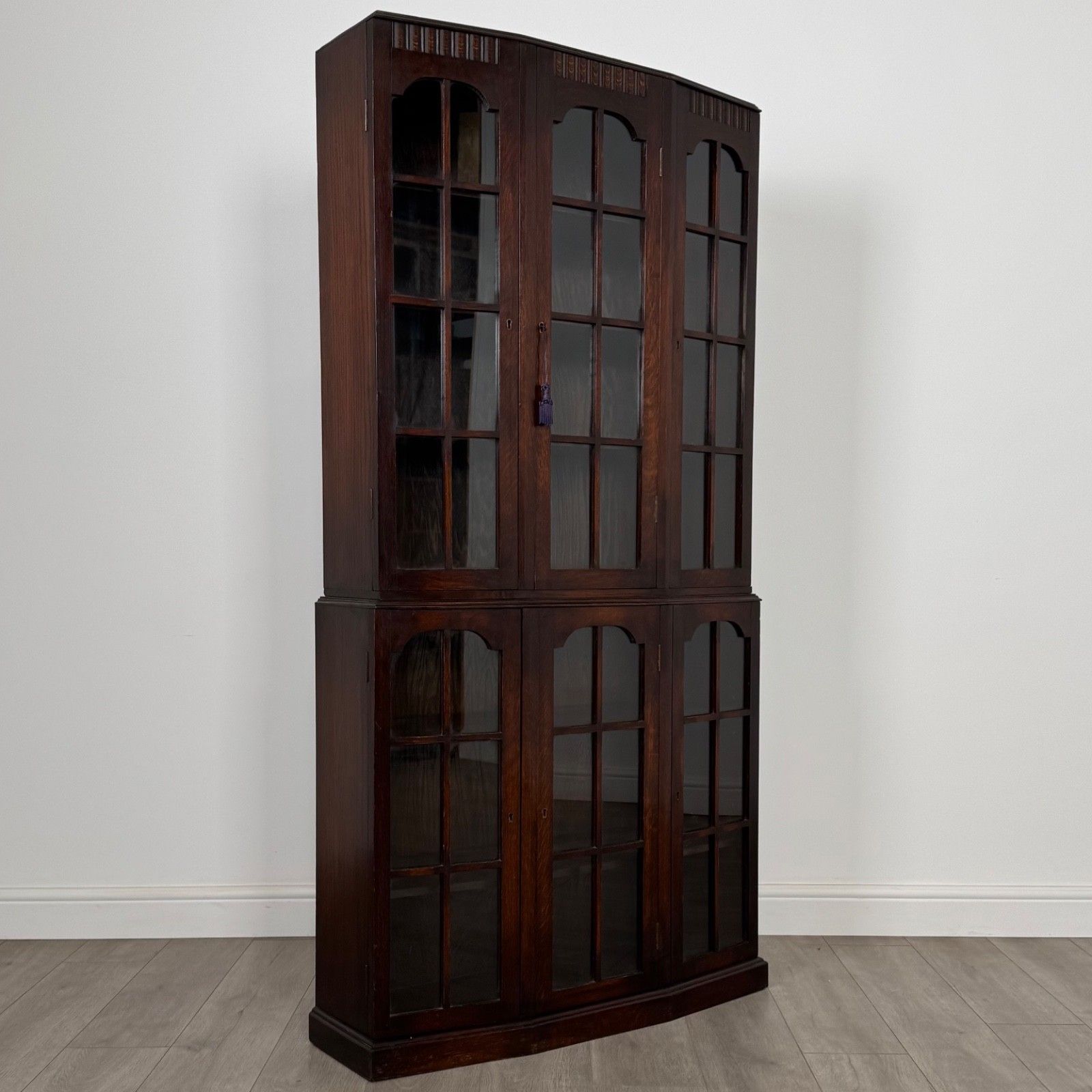 photo furniture Antique 20th Century Good Quality Display Cabinet In Oak