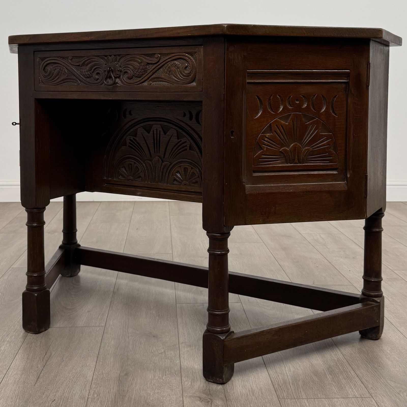 Antique 20th Century Good Quality Carved Oak Desk photo for sale
