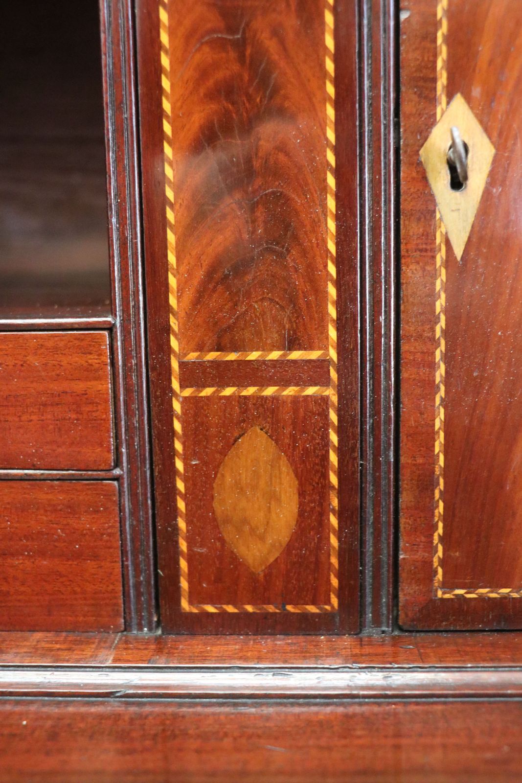 photo vinterior This Lovely Quality Late18th Or Early 19th Century Mahogany Bureau Bookcase.