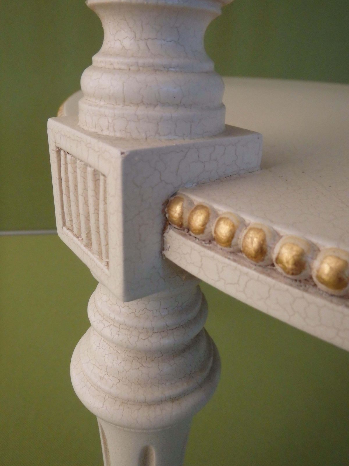 photo furniture Pair Oval Off White "Craquelee" Night Stands With Golden Elements Emipre Stile