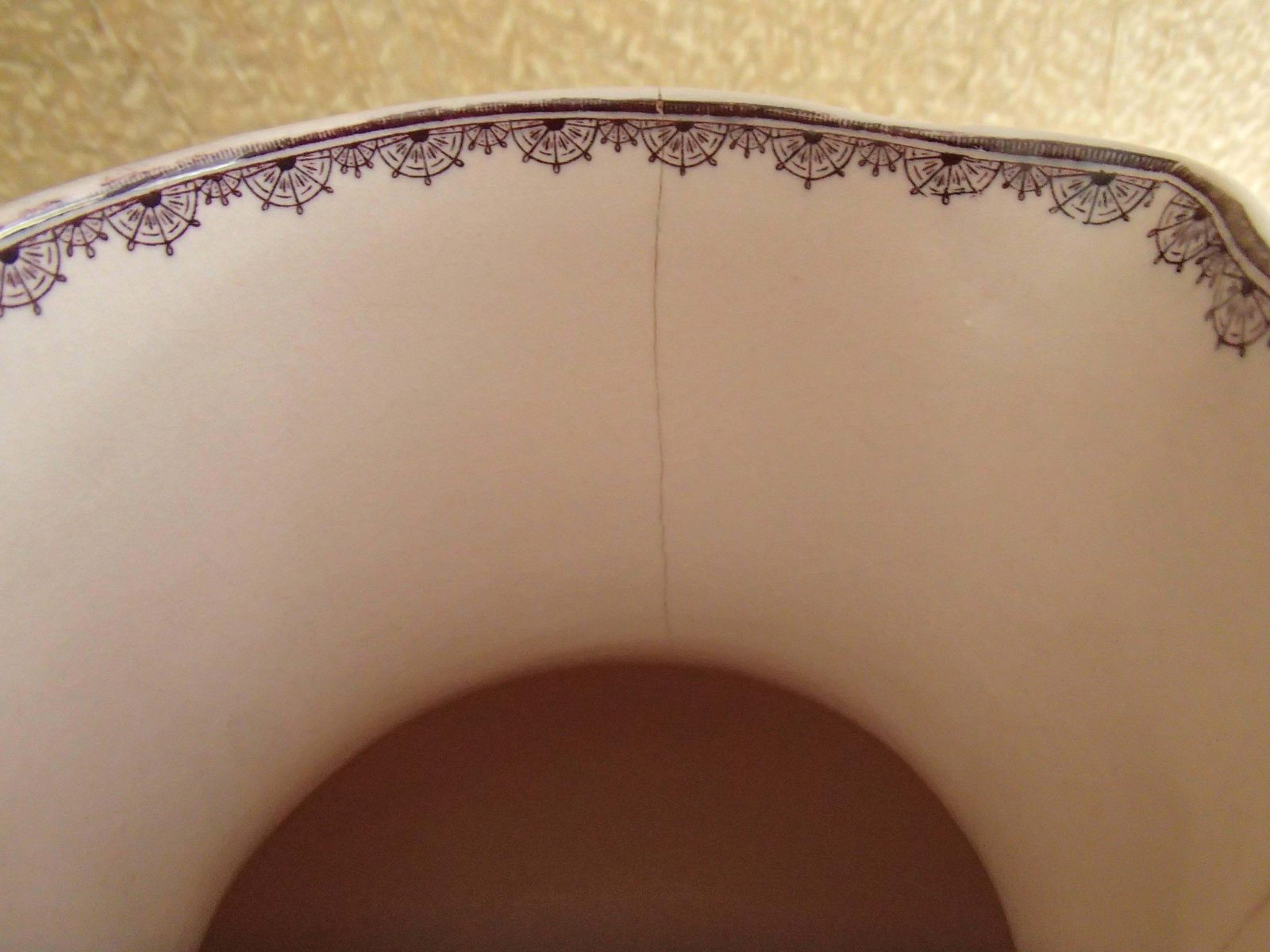 photo furniture Four Pieces Pottery Chamber Set Pale Rose Violet "Malines" Sarrguemine