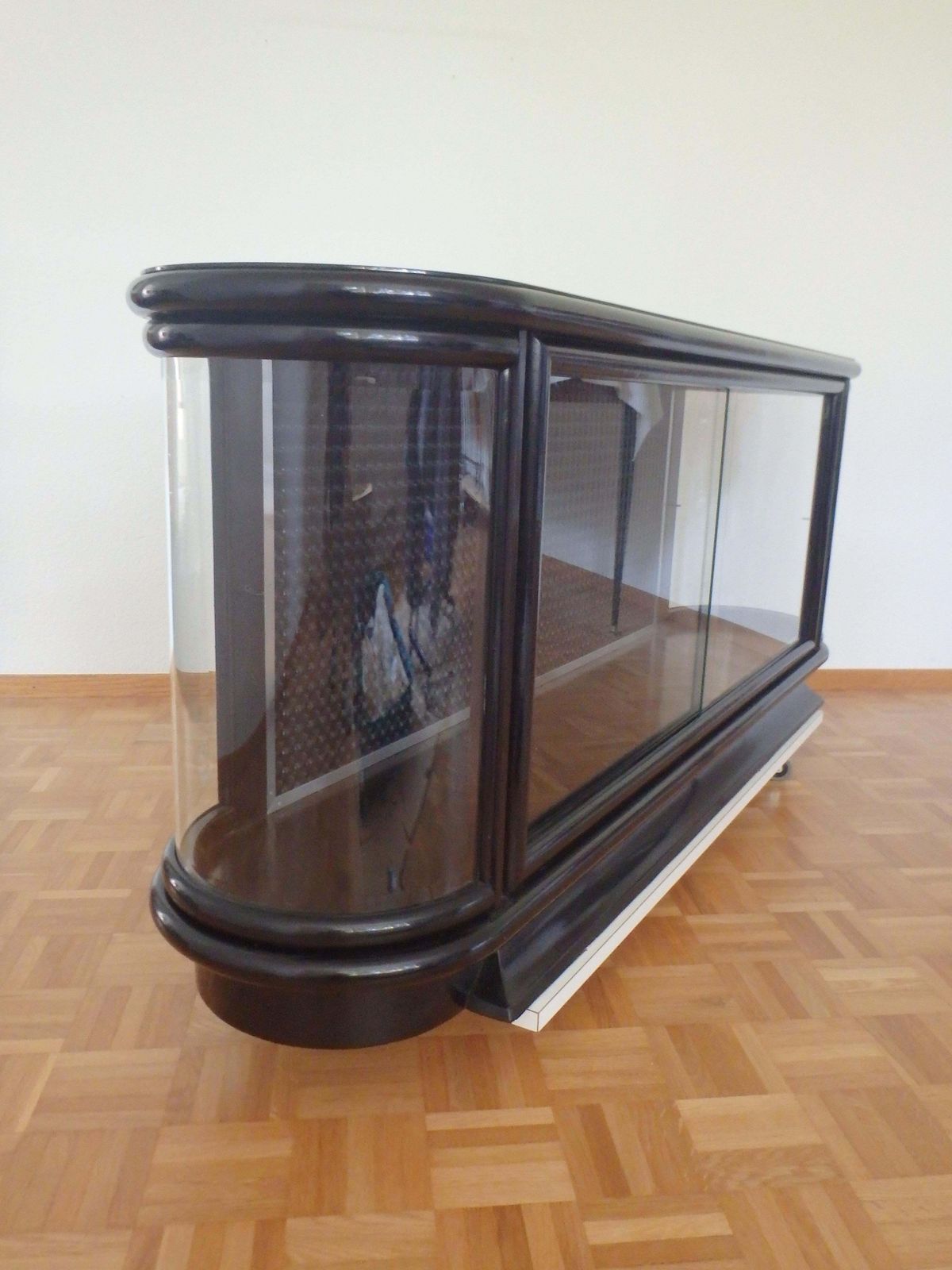 photo vintage Art Deco Black Vitrine Or Low Board With Around Edges Glass Top