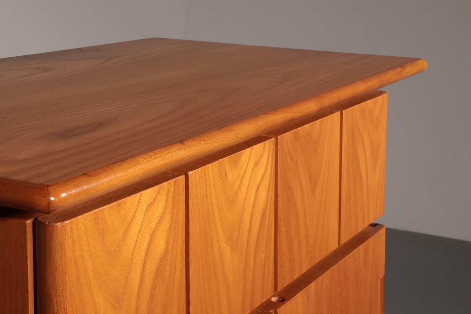 Iconic Italian Design Cabinet “Il Cerniera” By Silvana Arcelli Montanari For Tonelli (1970s) photo vinterior