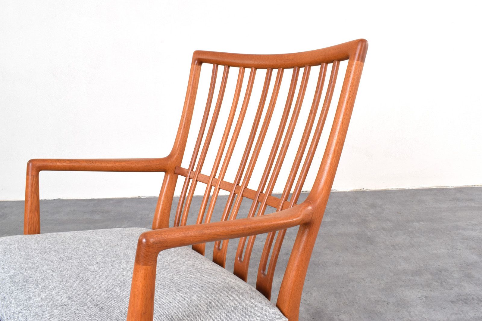 photo furniture Oak Ml33 Rocking Chair By Hans J. Wegner For A/S Mikael Laursen, 1950s