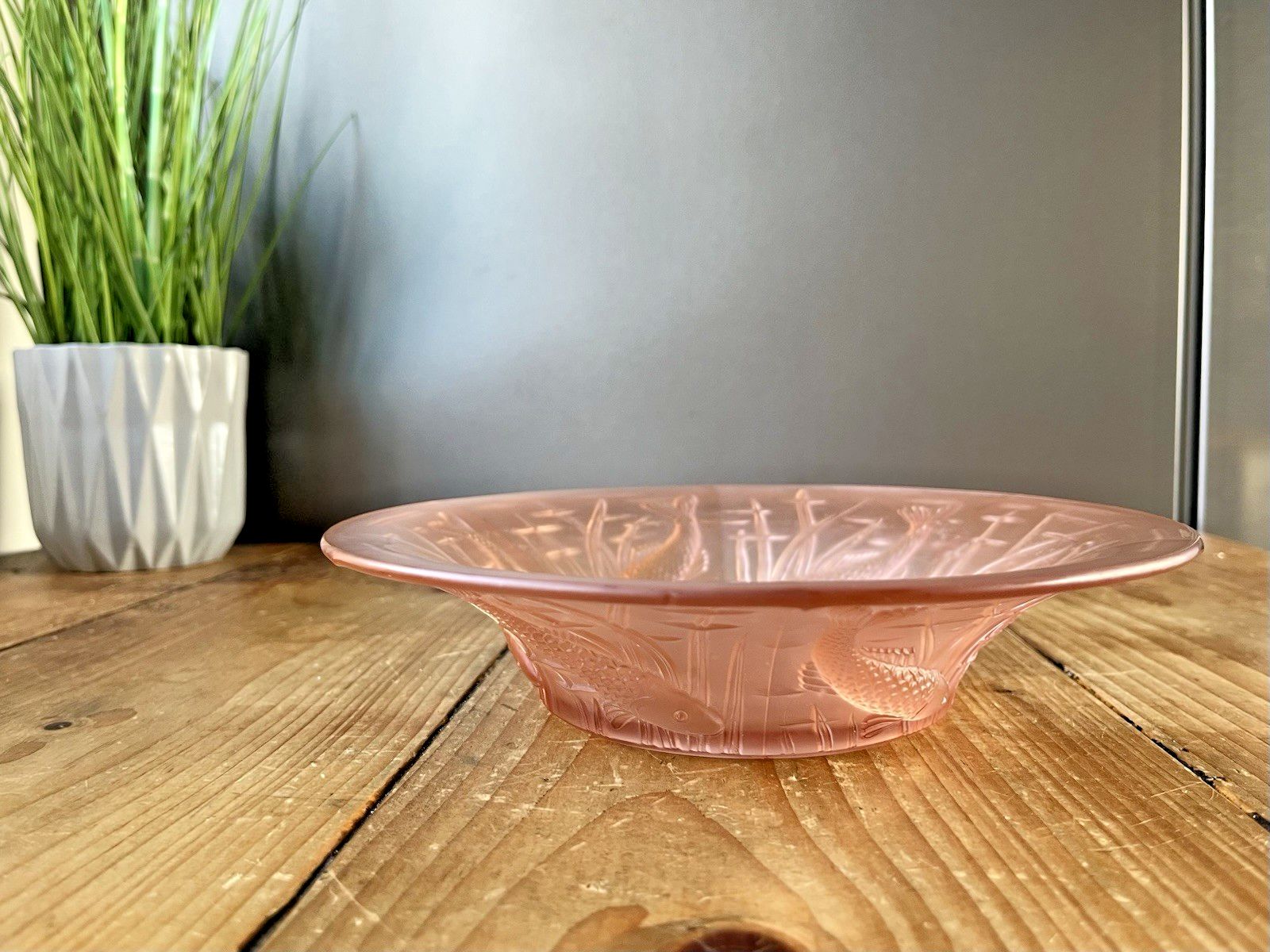 Art Deco Frosted Pink Fish Seaweed Fruit Bowl Walther & Sohne Barolac Jobling photo Home Decor