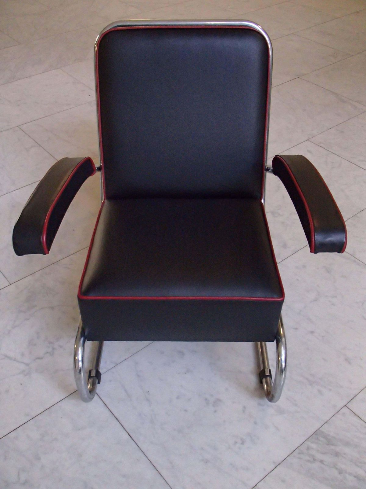 Pair Of Gottwald Bauhaus Chrome Black Leather Lounge Chairs Red photo 3987.0