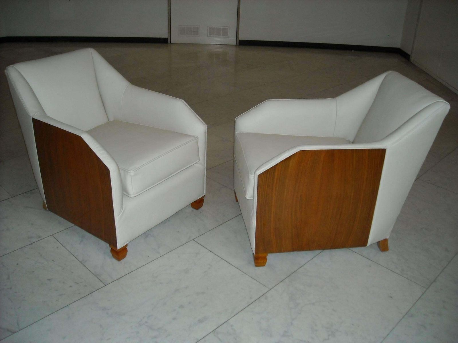 1930 Pair Of Armchairs Off White Leather And Rosewood photo furniture