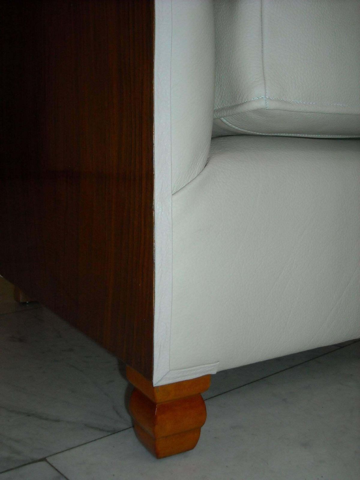 1930 Pair Of Armchairs Off White Leather And Rosewood photo vinterior