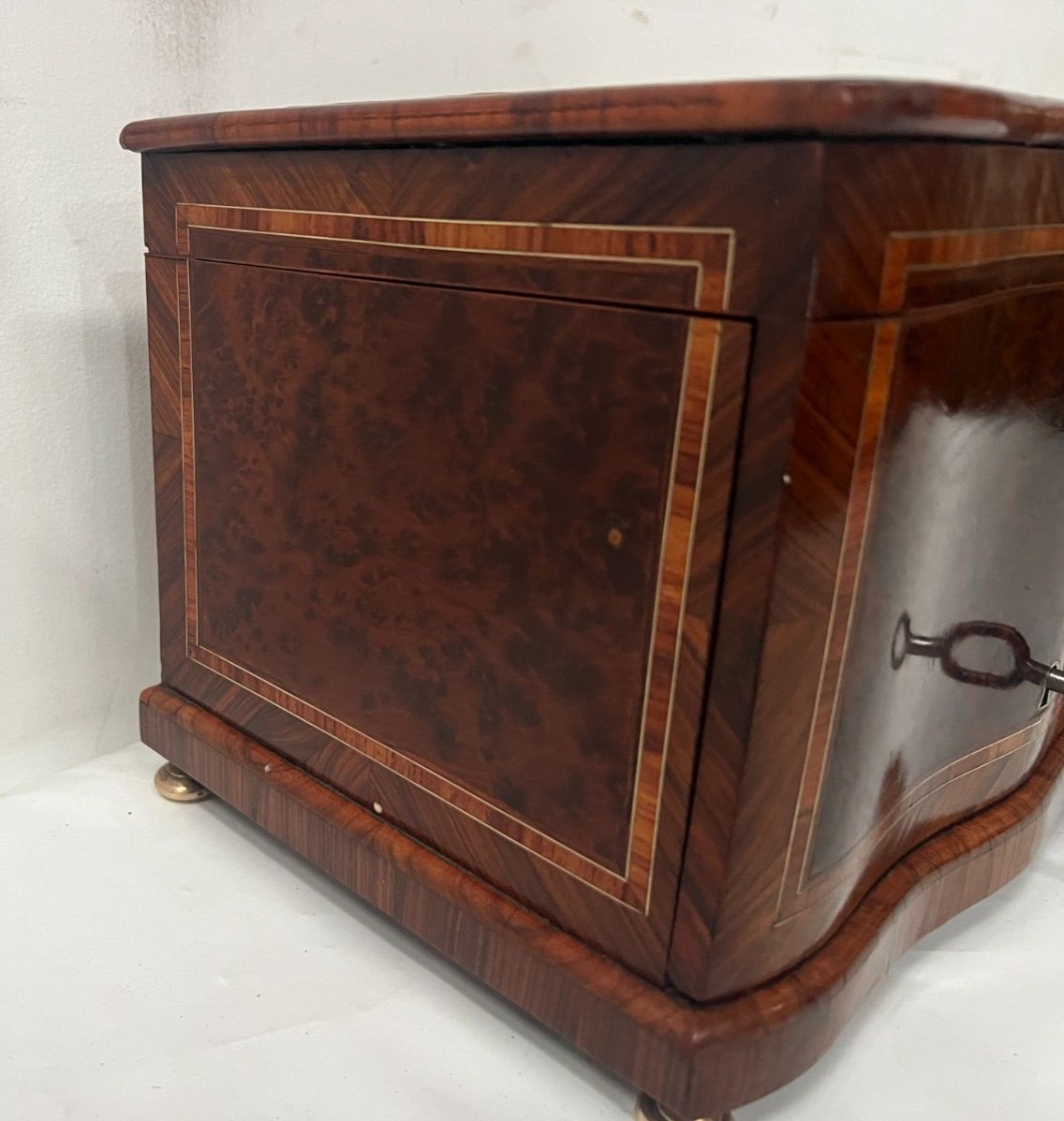 19th Century Cigar Box In Thuya Burl And Rosewood photo furniture