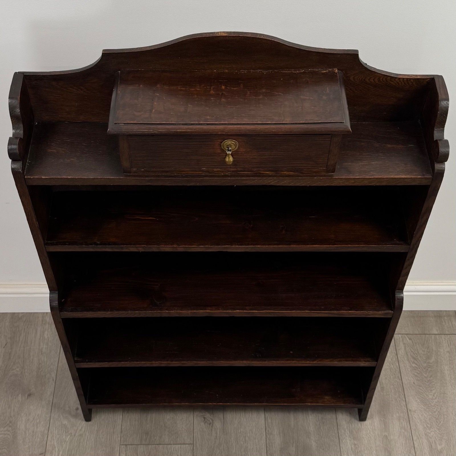 photo furniture Antique 20th Century Good Quality Open Bookcase In Oak