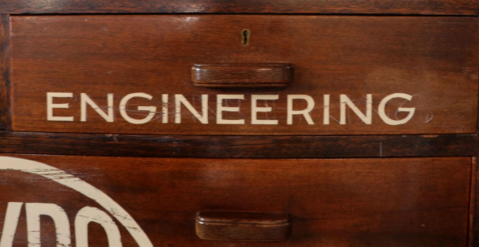 A Lovely, Classic 1930s Chest Of Five Drawers, Later Hand Sign Written For Avro Aeronautic Engineering. photo vintage