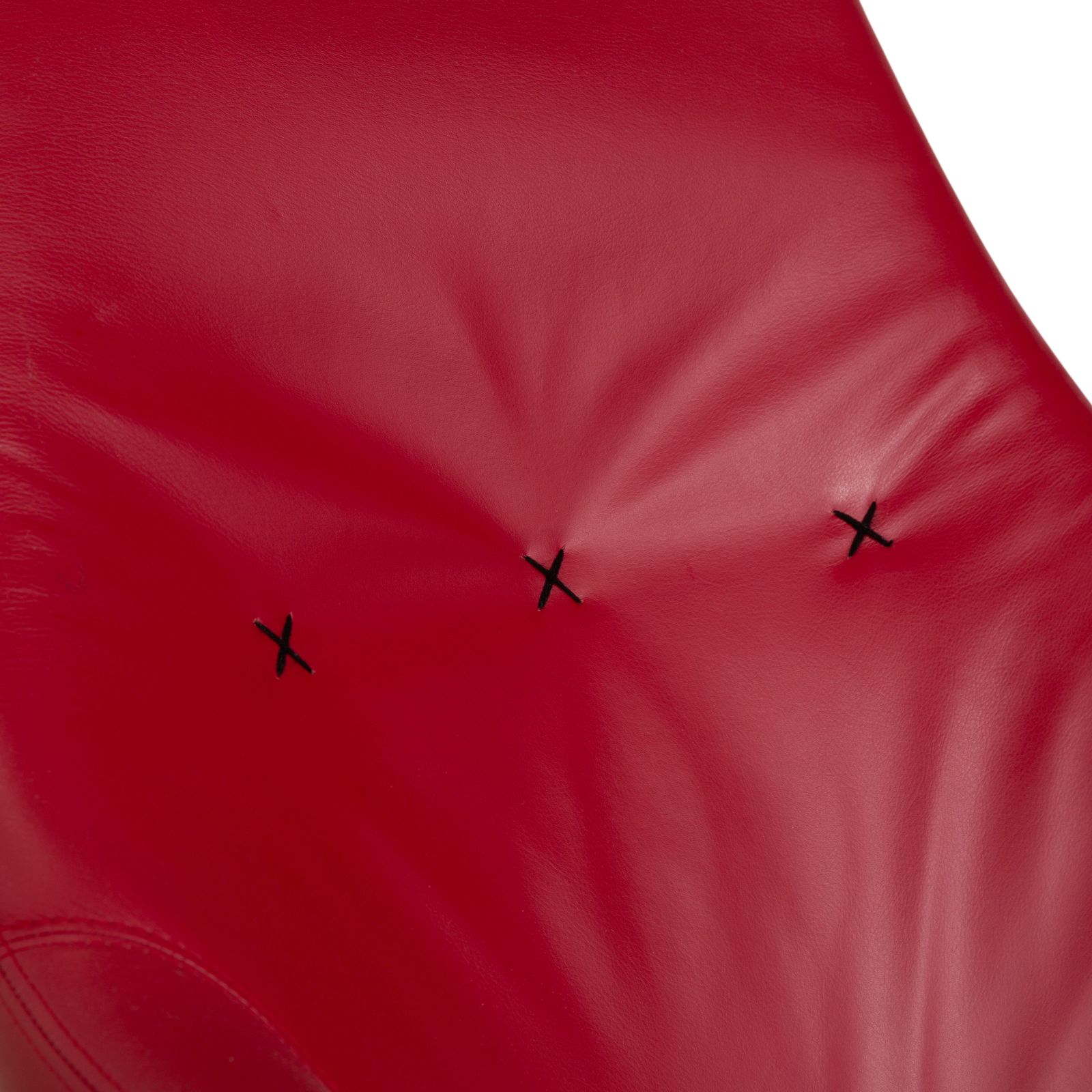 photo furniture Varier Cocoon, fauteuil en cuir rouge