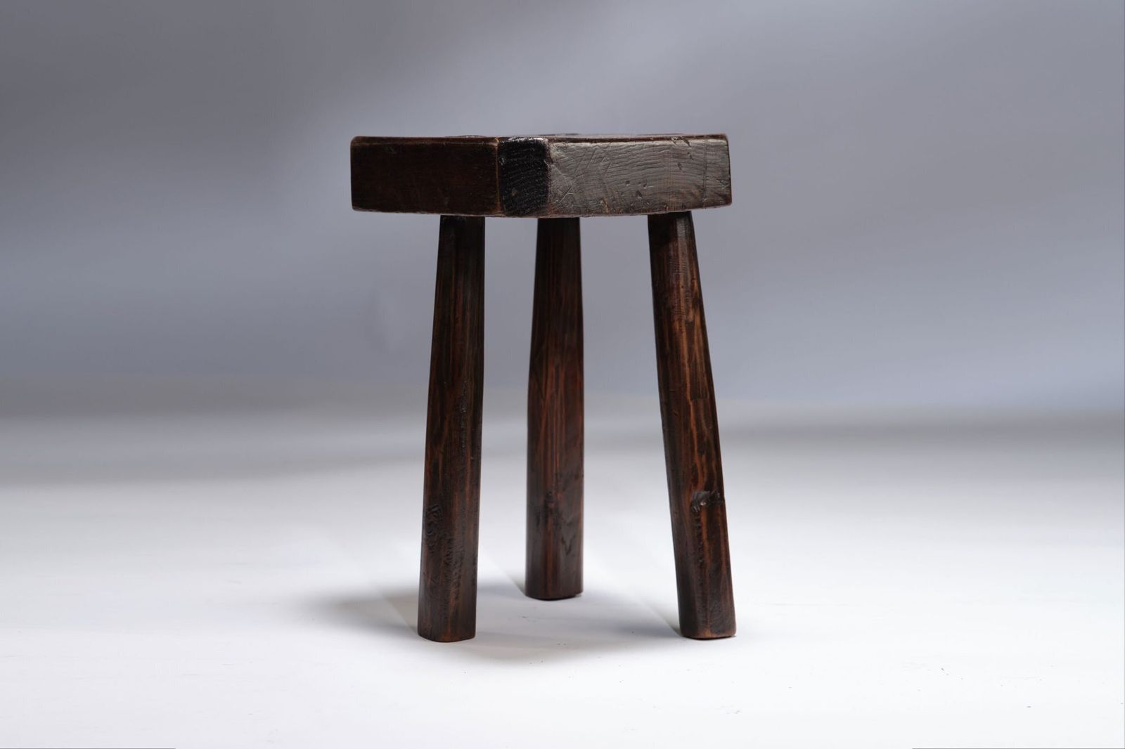 Naïve Milking Stool