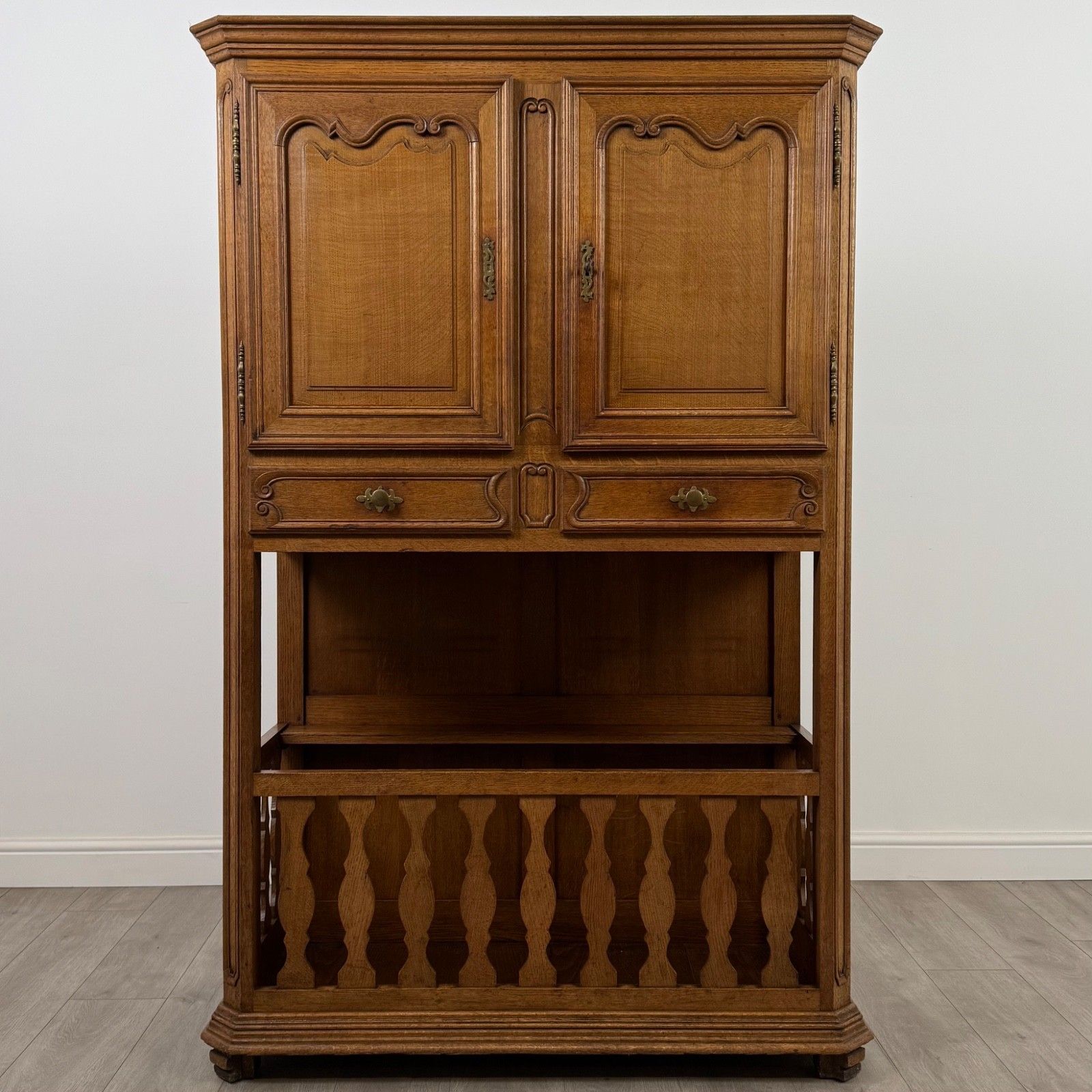 Antique 20th Century Fine Quality French Cupboard In Oak