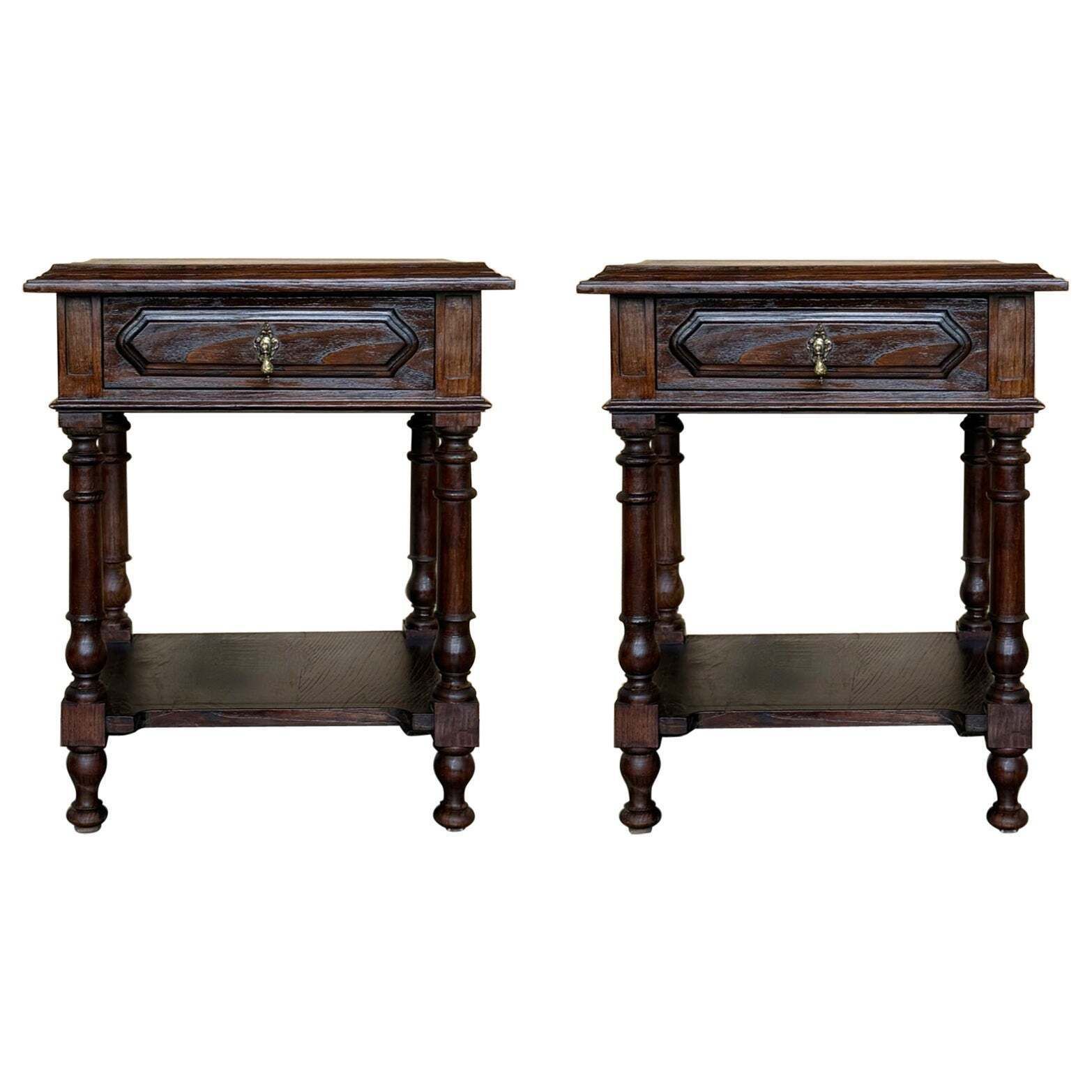 Paire de tables de chevet espagnoles, un tiroir et tablette basse