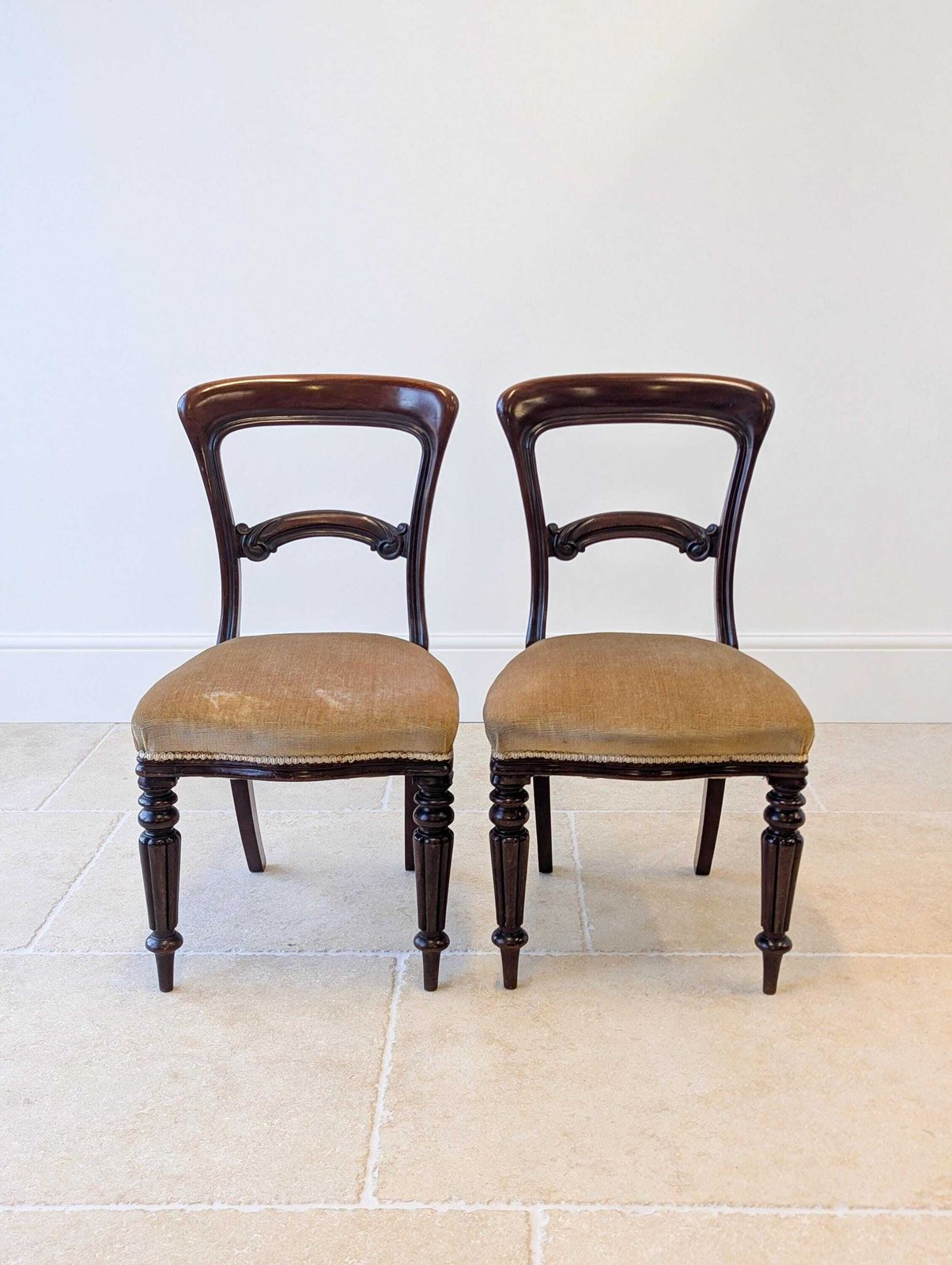 photo furniture Set Of Four Antique Victorian Mahogany Dining Chairs C.1880