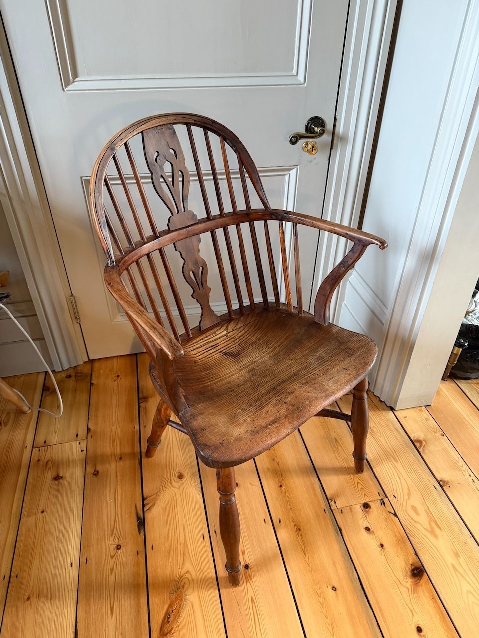 Early 19th Century Yew & Elm Windsor Chair