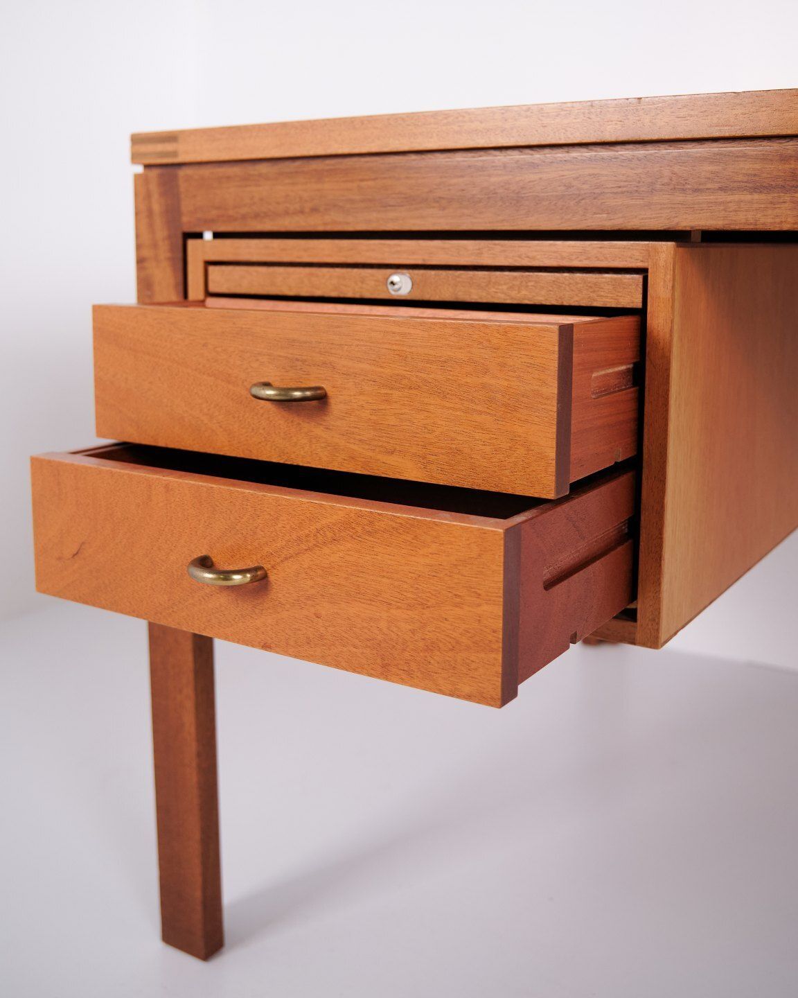 Desk Sm 76 – Christian Hvidt & Orla Mølgaard – Søborg Furniture Factory – Mahogany – 1976 photo buy