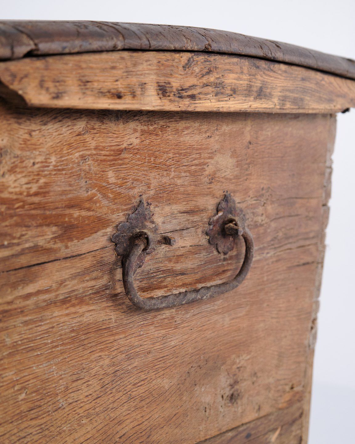 Chest – Oak – Carved Details & Inlay – C. 1860s photo vinterior