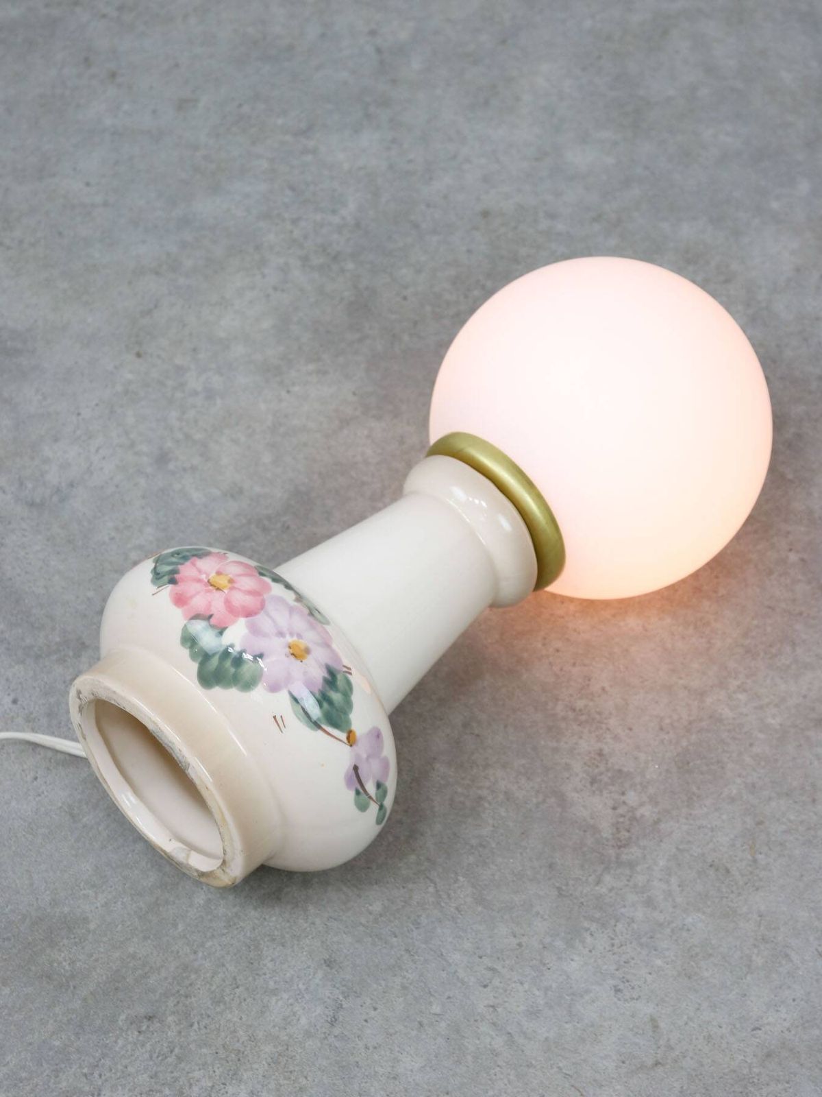 Mid Century Italian Floral Table Lamp In Ceramic And Opaline Glass photo for sale