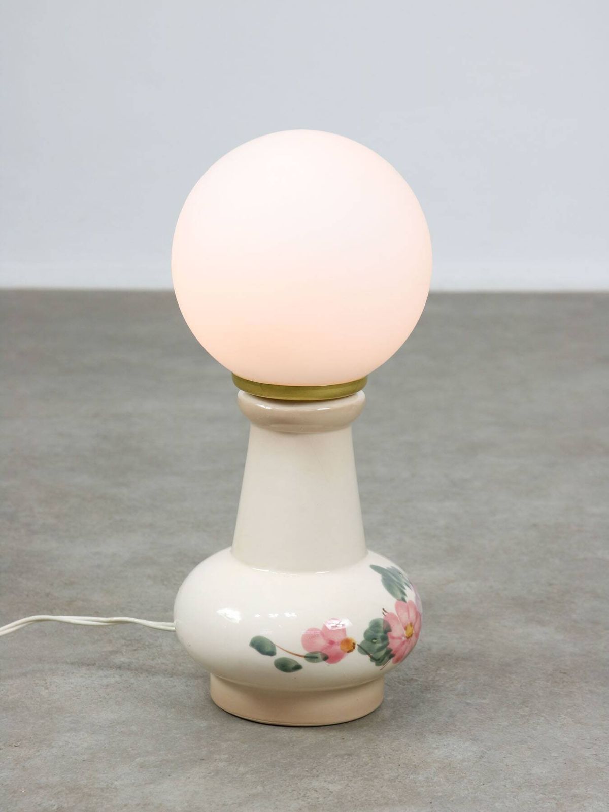 photo vinterior Mid Century Italian Floral Table Lamp In Ceramic And Opaline Glass