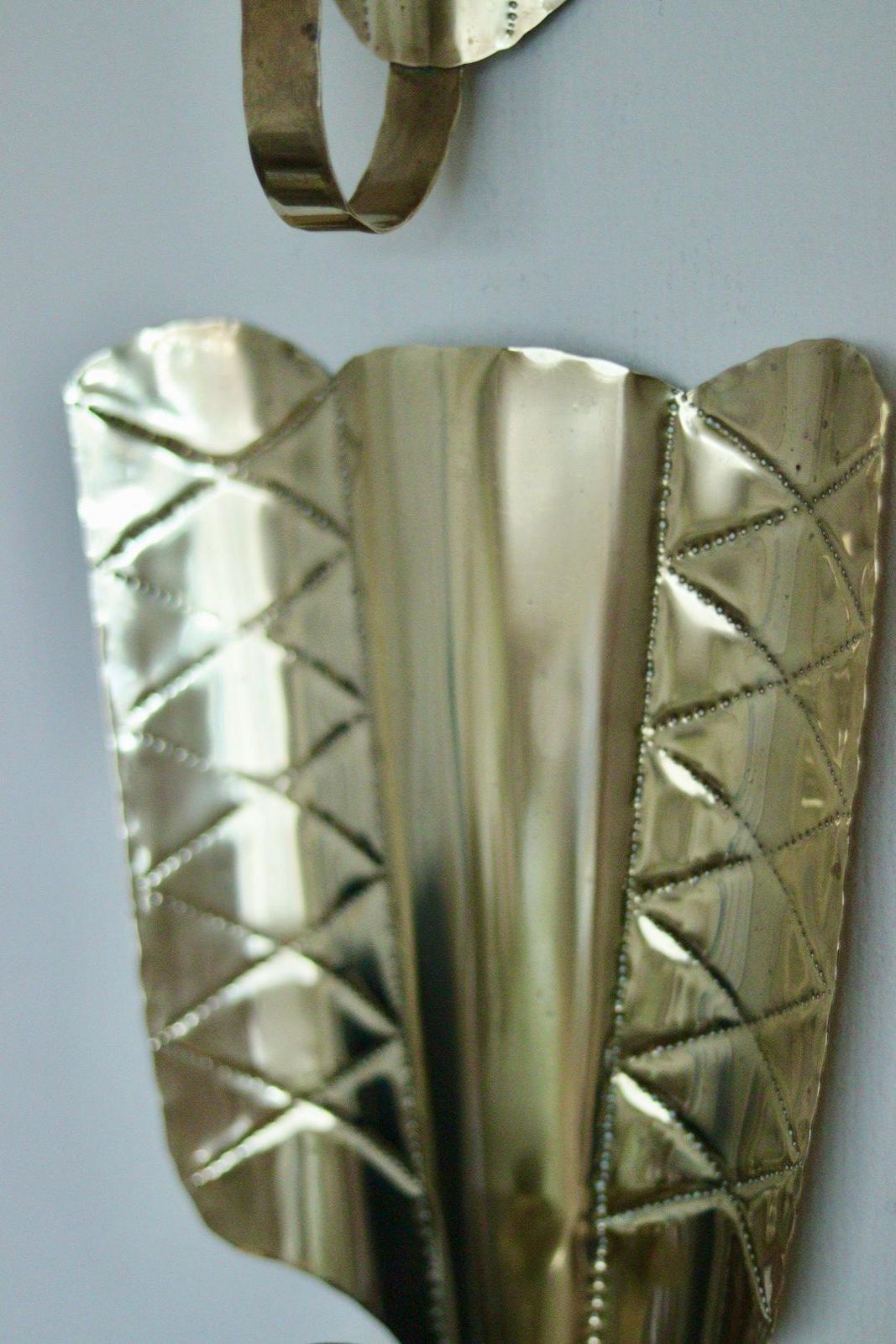 photo vinterior Pair Of Mid Century Swedish Brass Shield Shape Sconces