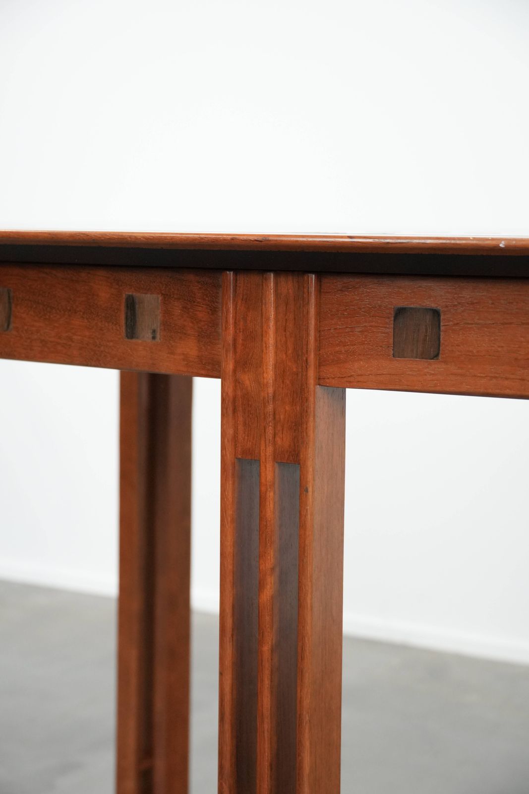 Gebogen Art Deco Bureau Met Elegante Vormen En Mooie Afwerking photo buy