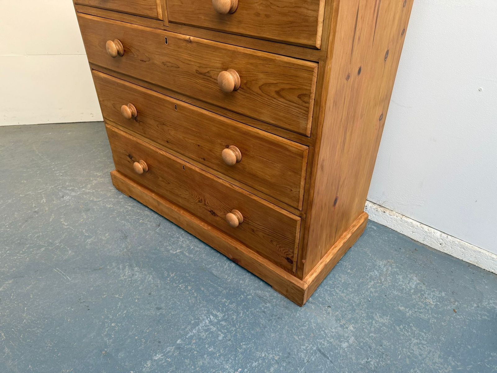 photo furniture A Cracking Arts & Crafts Waxed Pine 5 Drawer Chest Of Drawers