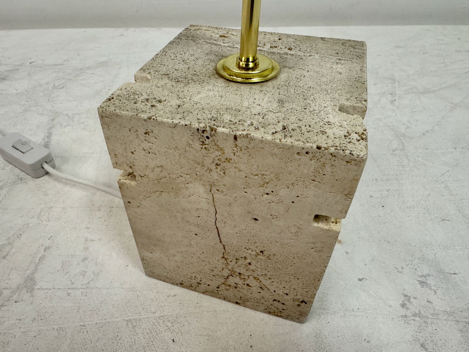 435.0 1970s Italian Travertine Lamp By Fratelli Manelli photo